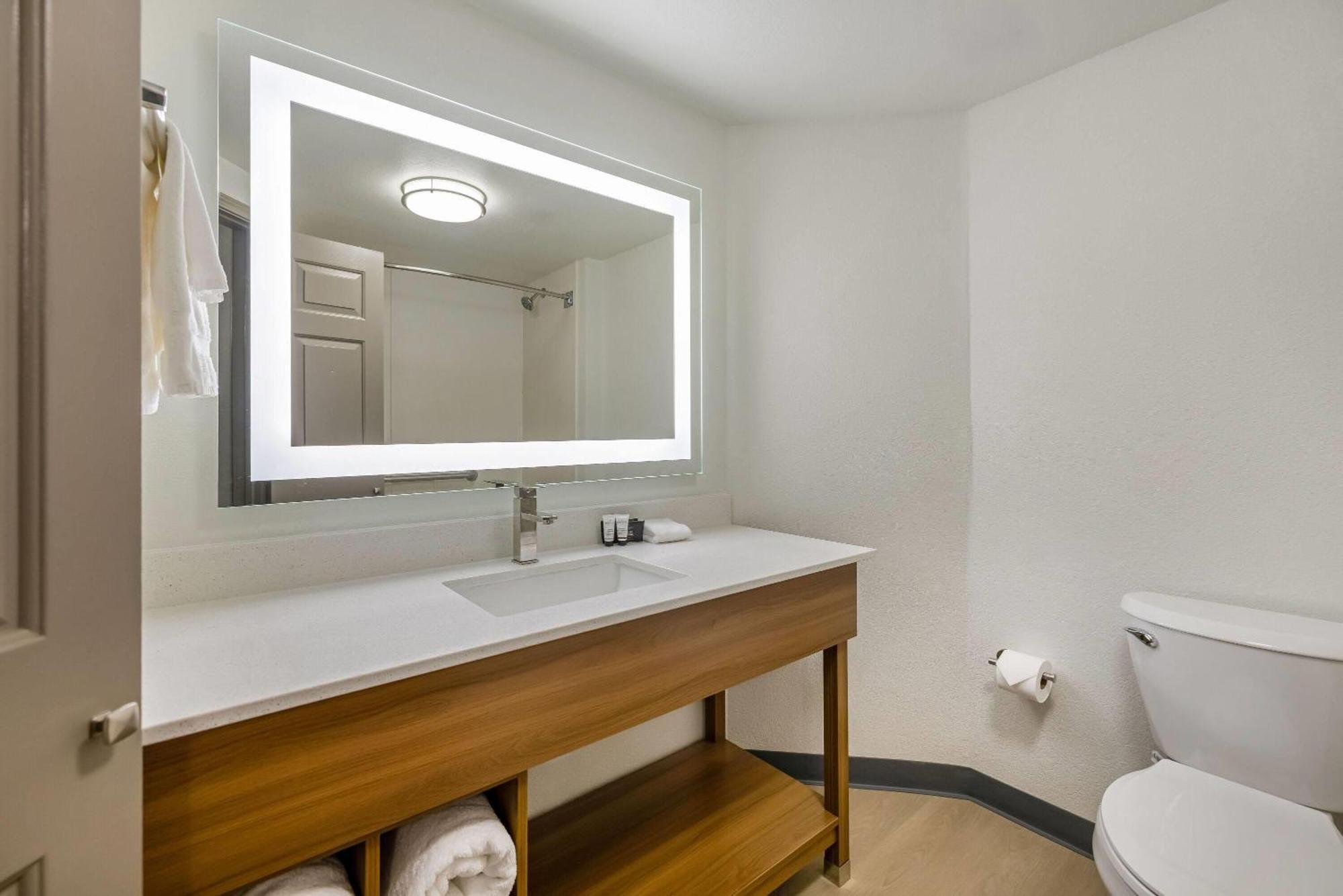 King Room Mobility or Hearing Impaired Access Non-Smoking