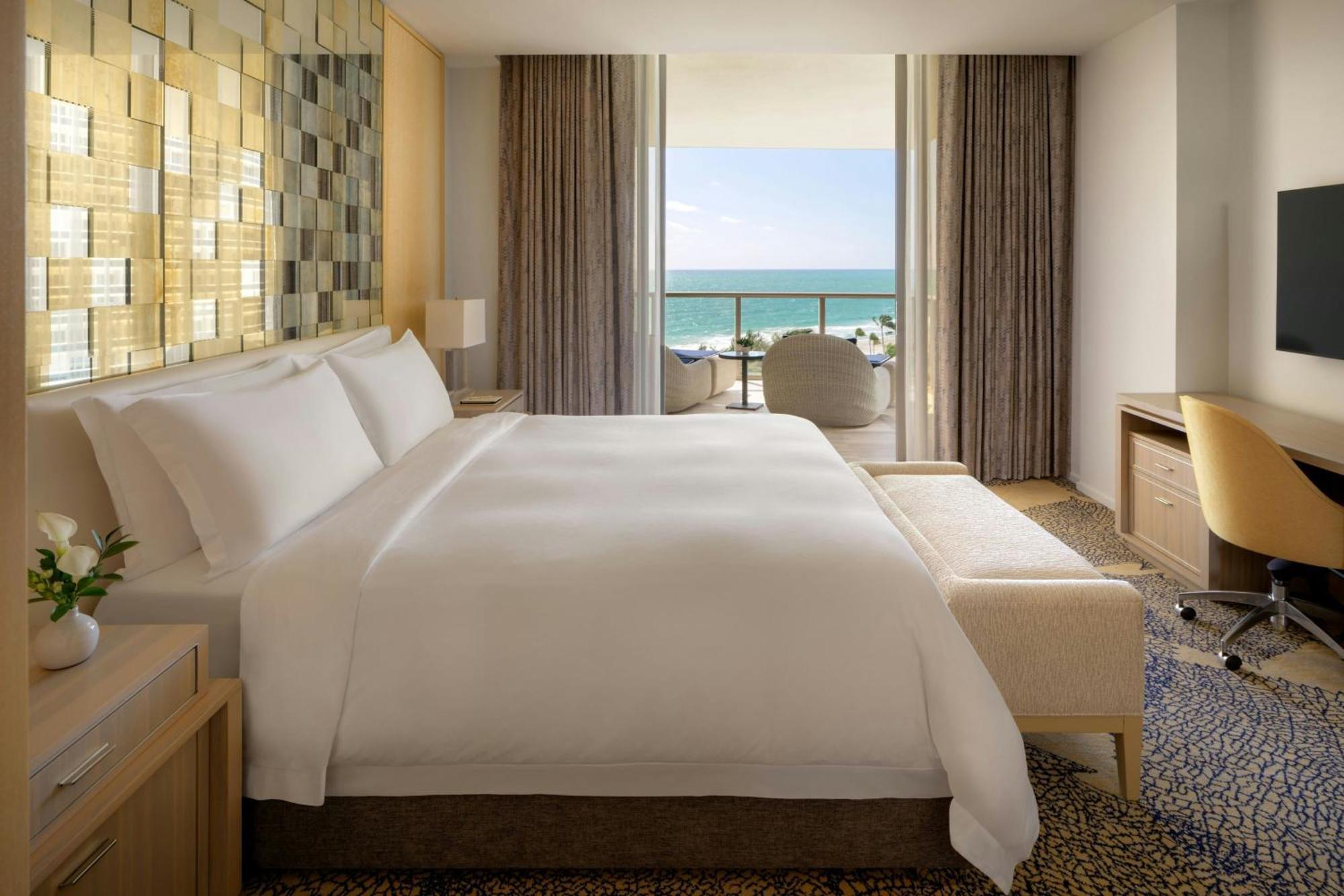 Atlantic Suite Suite 1 King Alternate bed sofa bed