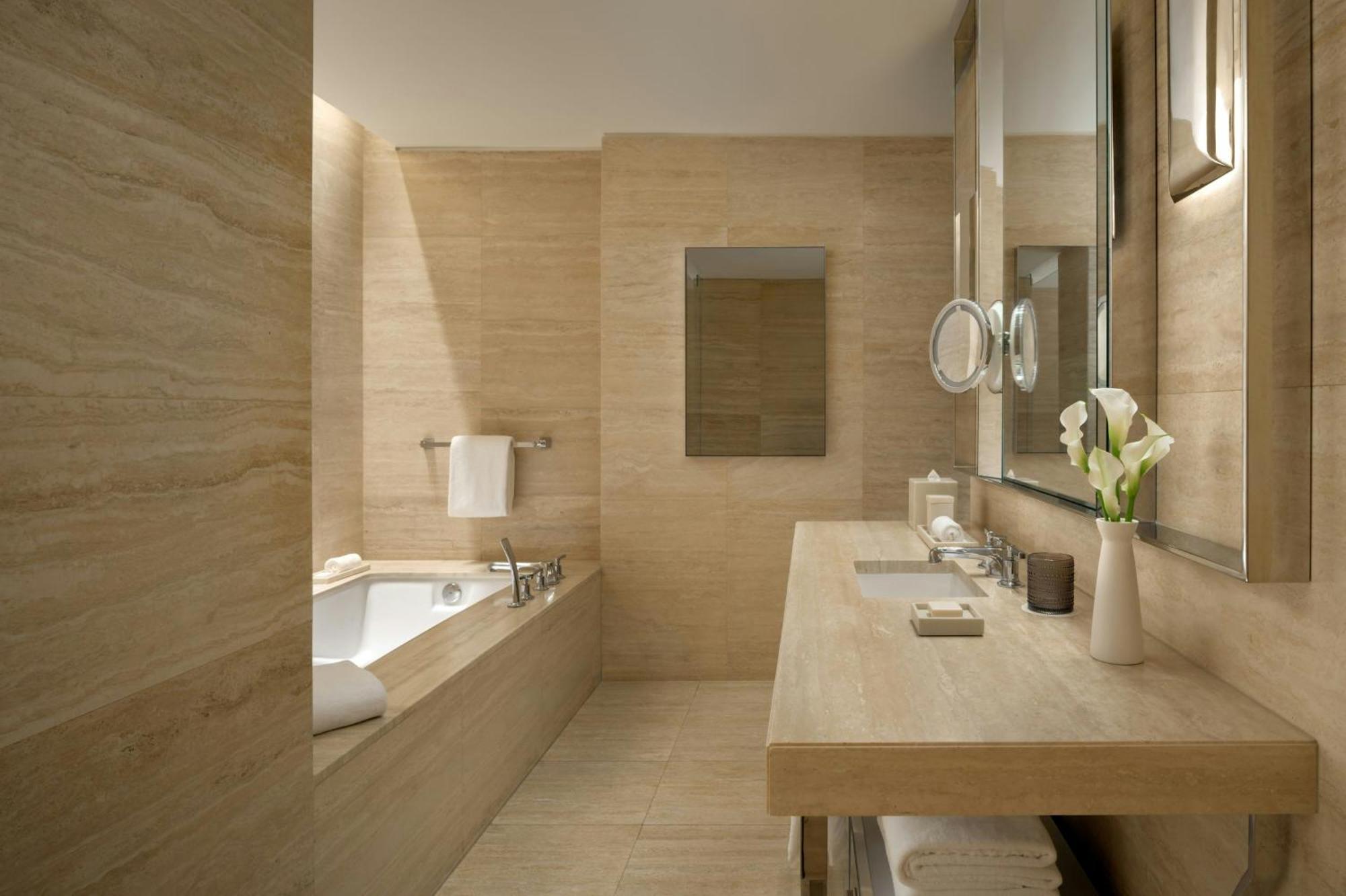 Grand Luxe Oceanfront King Room Adapted Tub Mobility Accessible