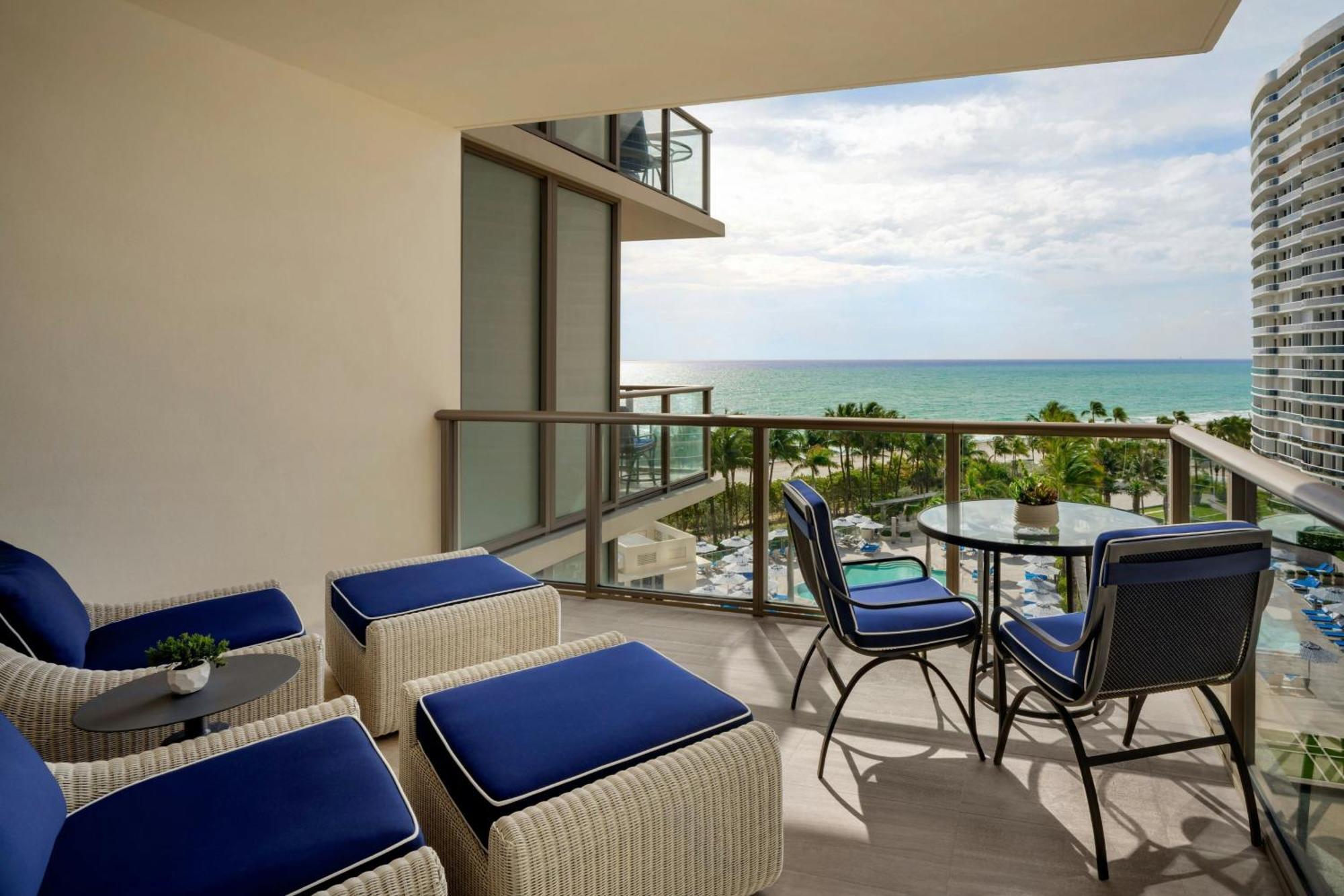 Grand Luxe Oceanfront King Room Adapted Tub Mobility Accessible