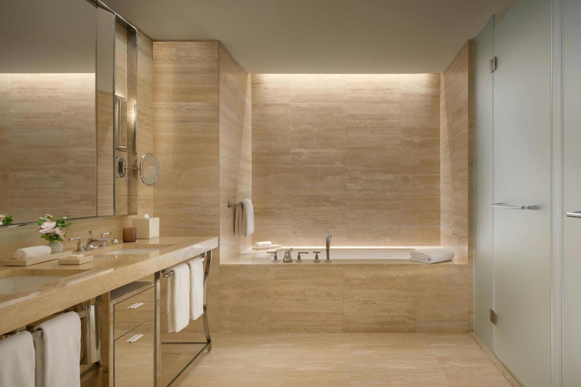 Royal Oceanfront Suite Suite 2 King