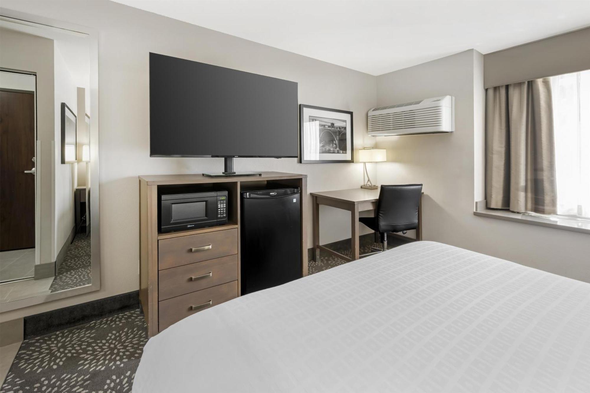 Queen Room