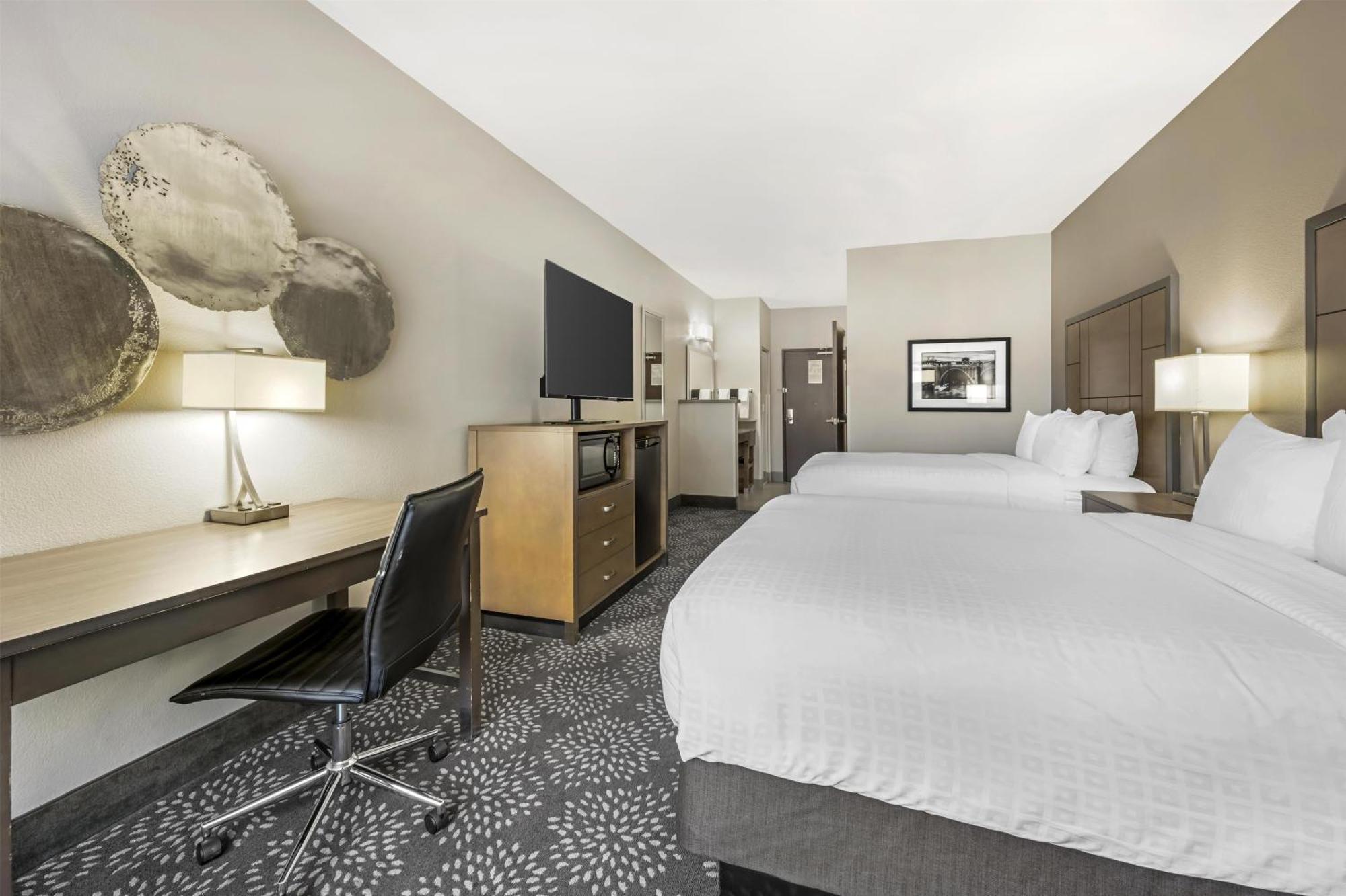 Queen Room Two Queen Beds Mobility Accessible