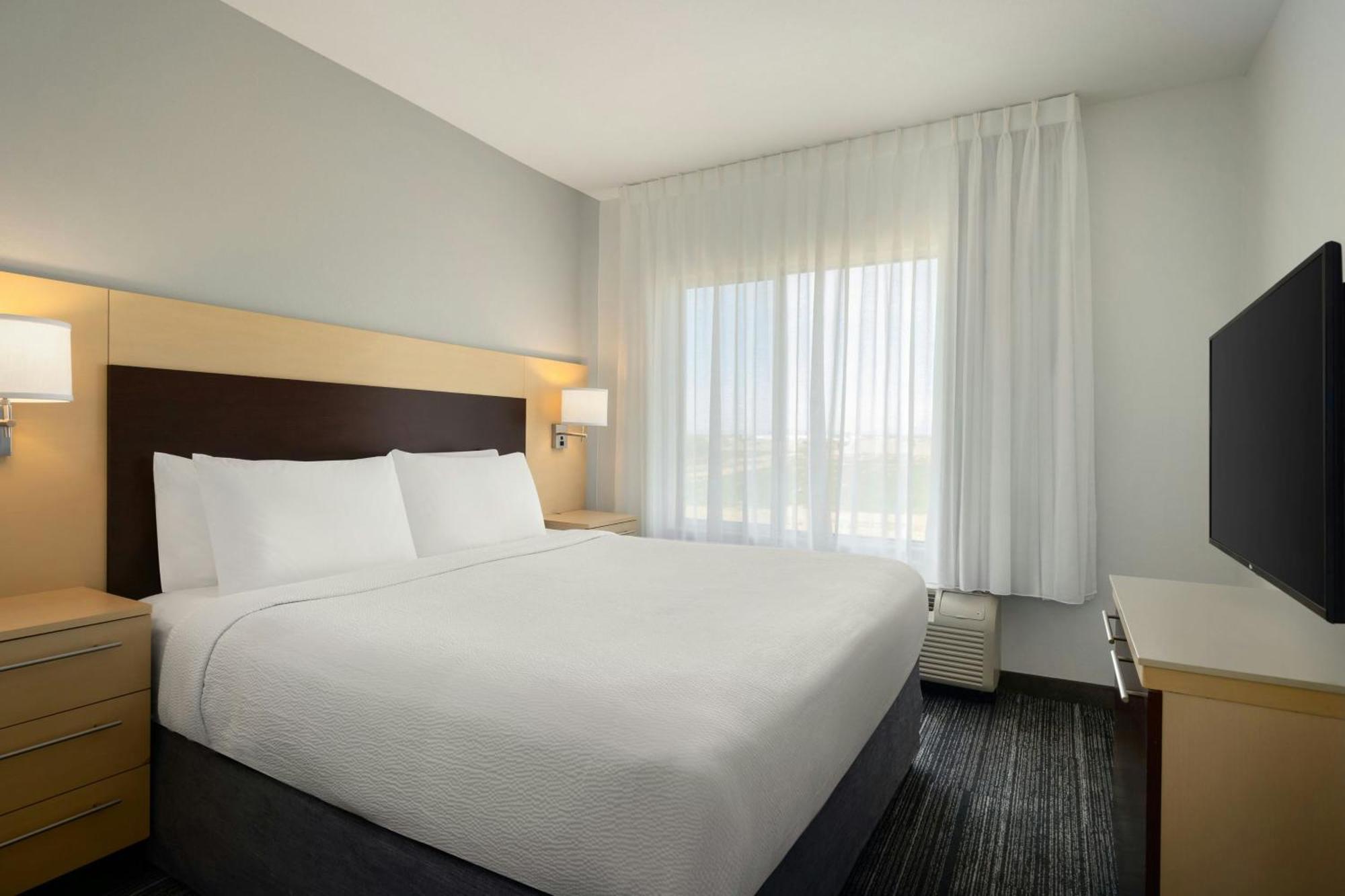 One-Bedroom King Suite