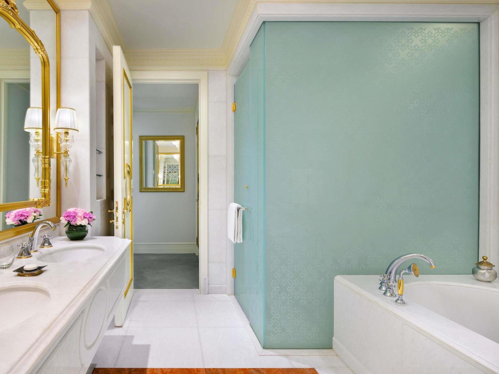 Apartament Signature Suite z widokiem na ocean, balkonem i dostępem do salonu