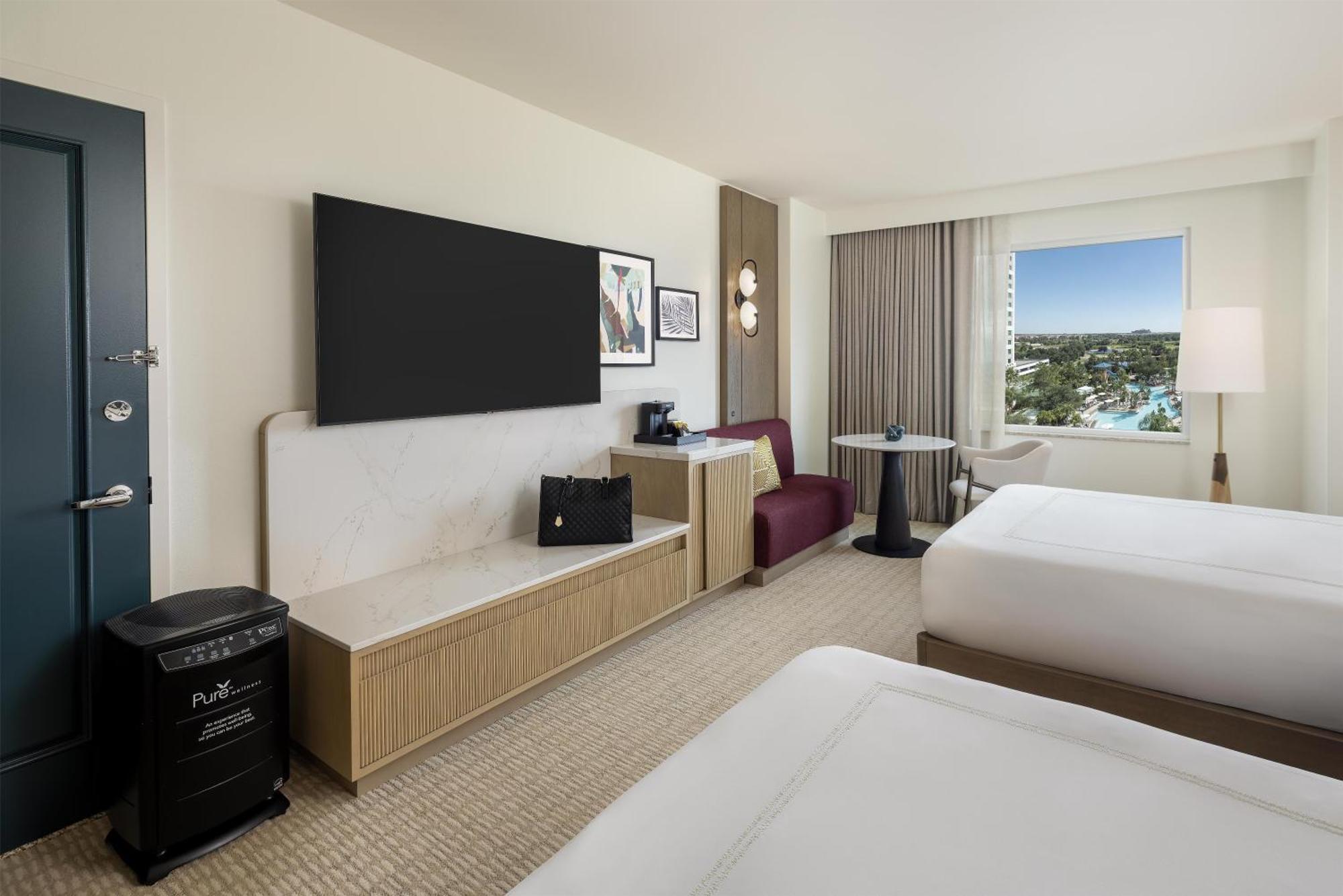 Queen Room Pool View Allergy Friendly