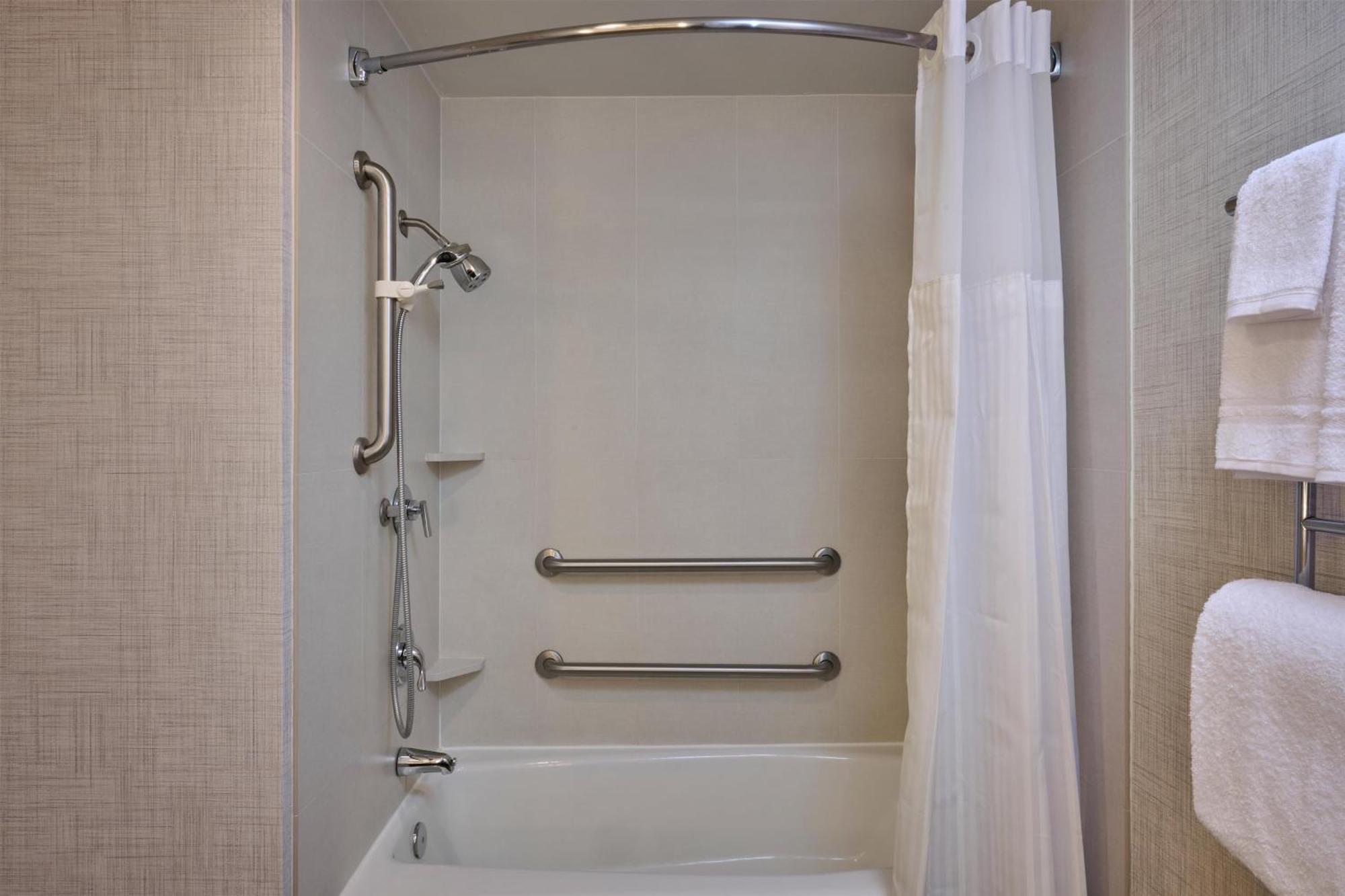 King Room Accessible Tub Mobility Hearing Access