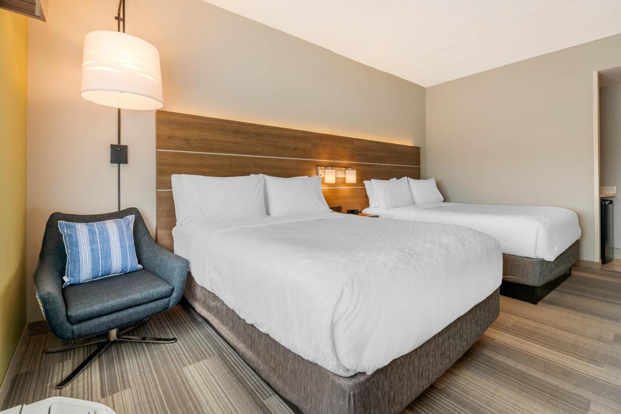 Queen Suite Two Queen Beds