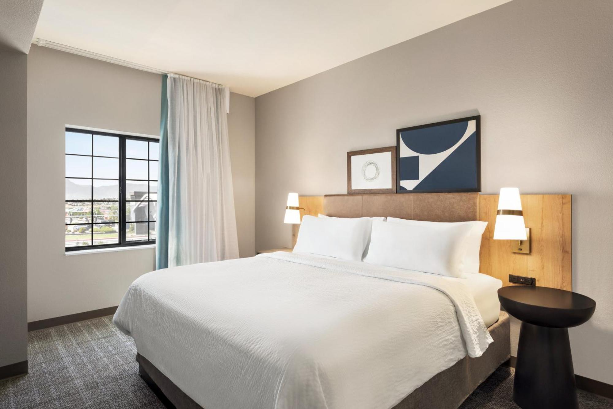 One-Bedroom Suite Mountain View Mobility Accessible