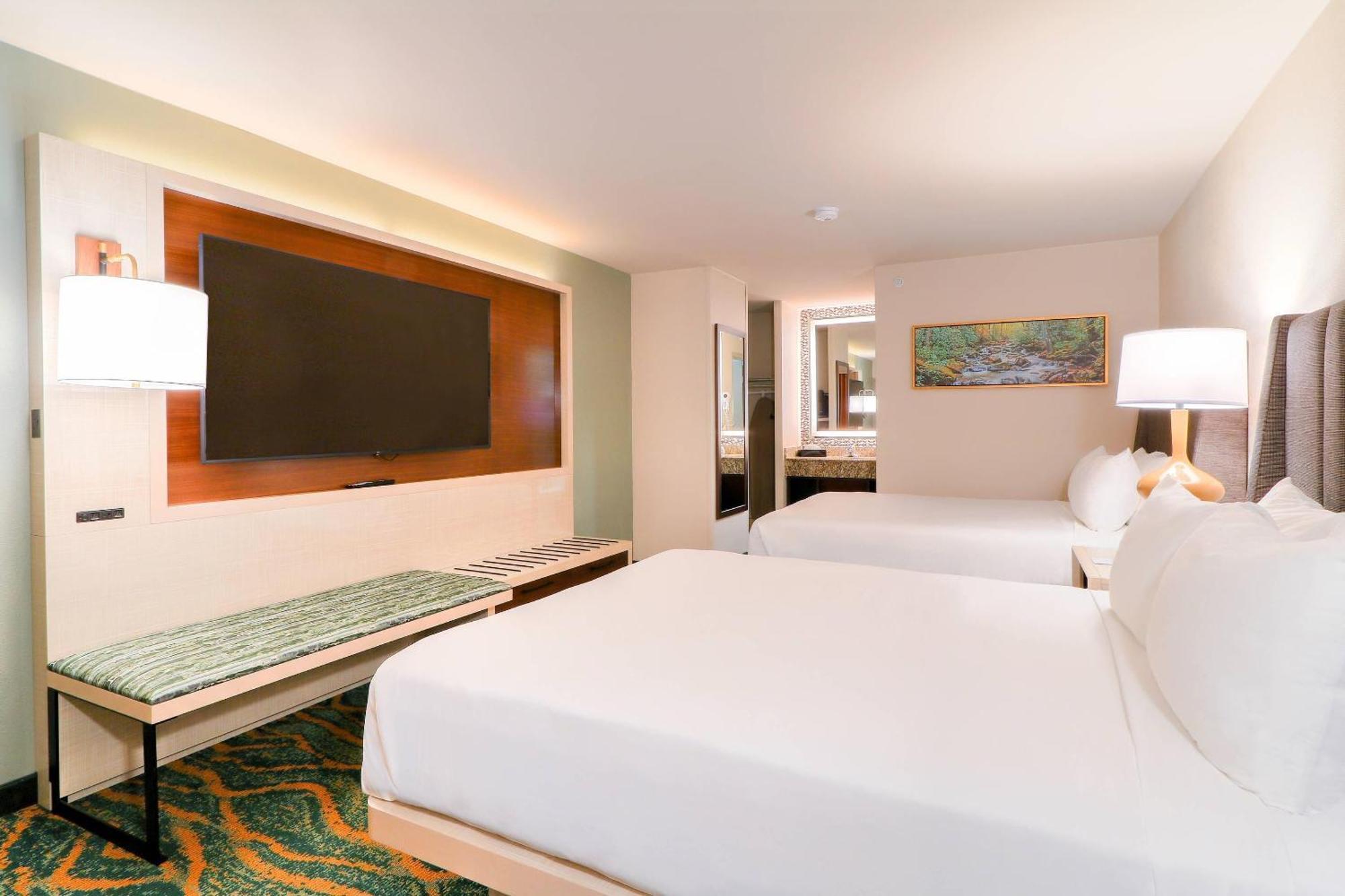 Queen Room Two Queen Beds Non-Smoking