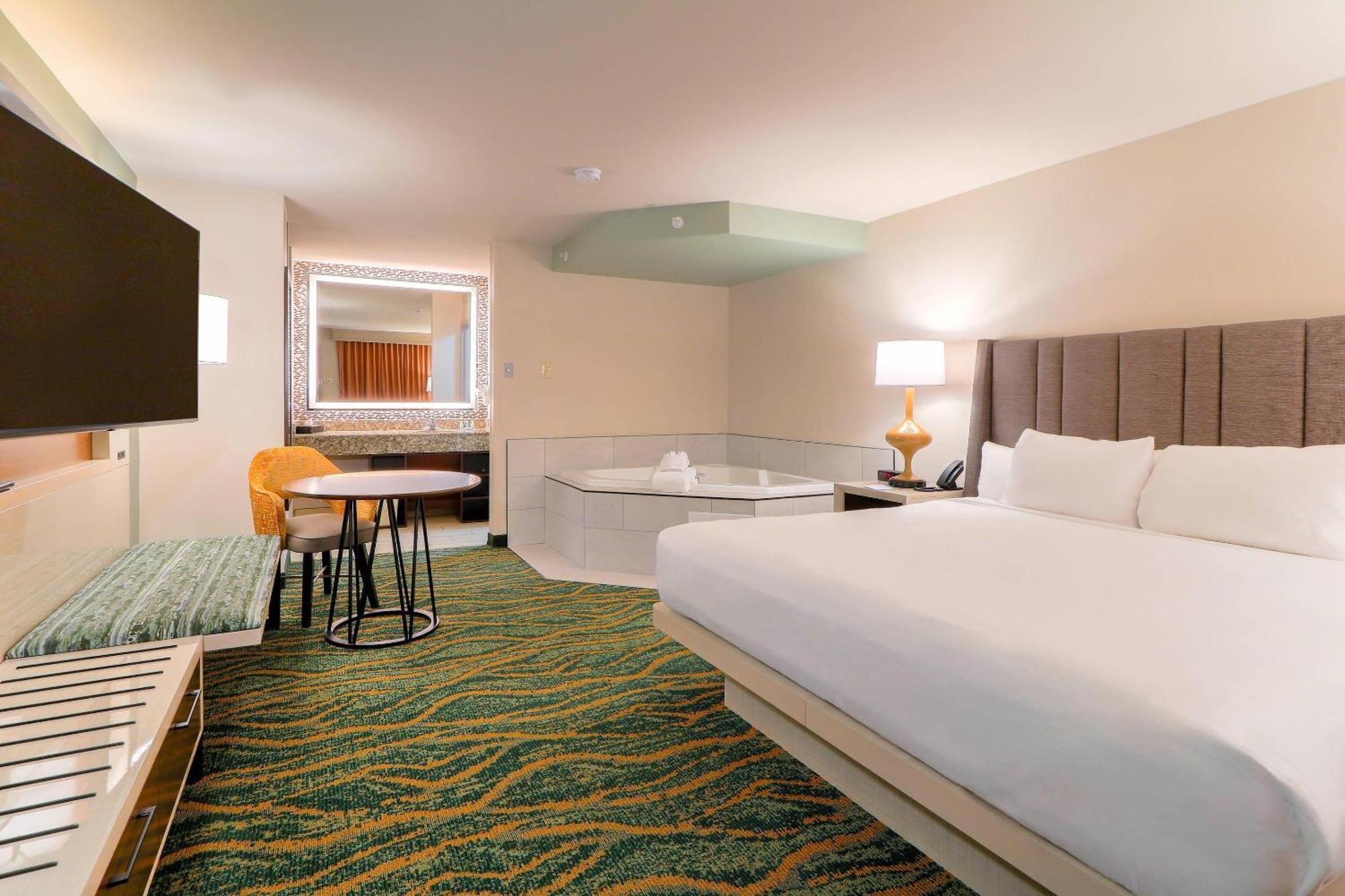 King Suite Whirlpool Non-Smoking