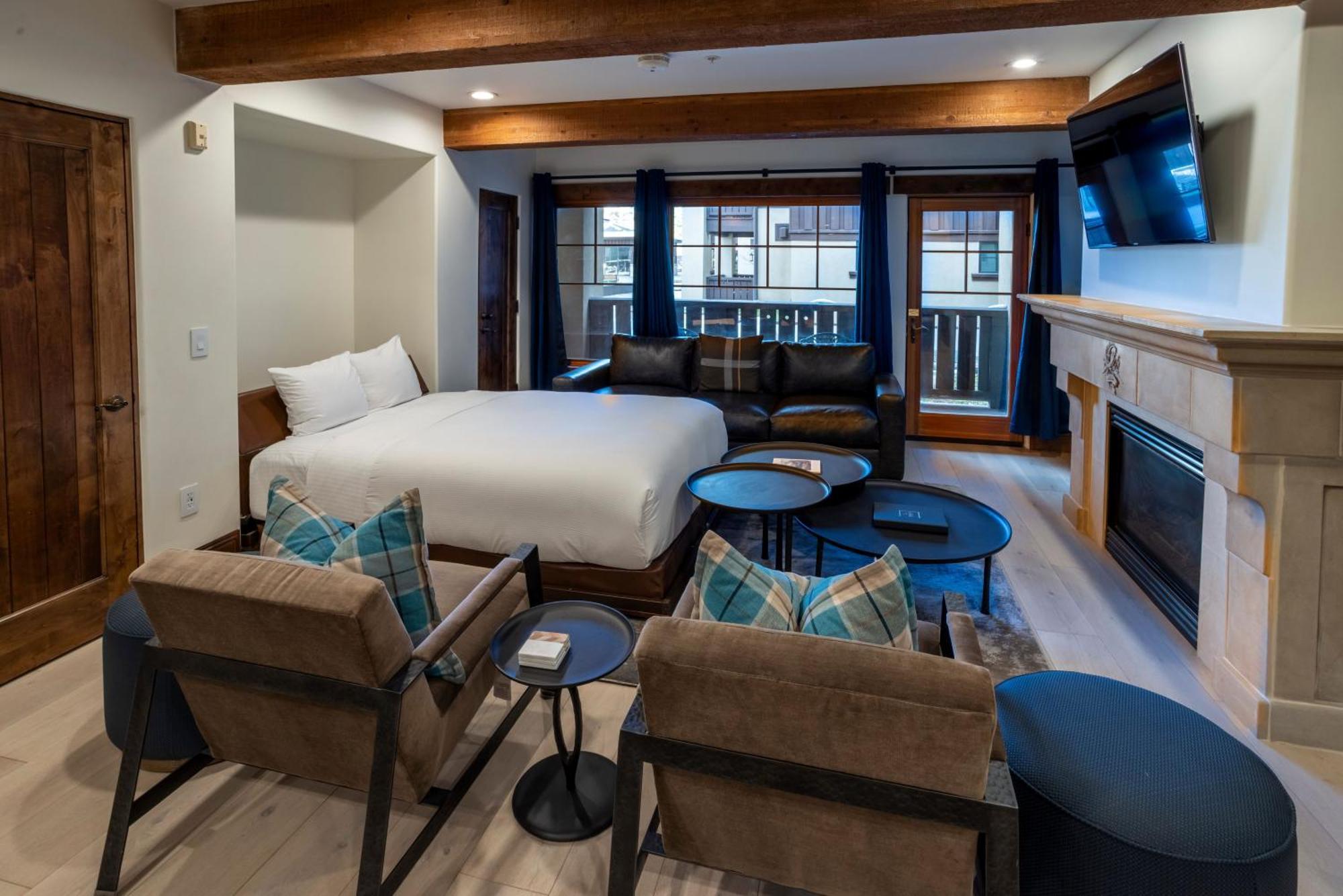 Studio Room Queen Murphy Bed