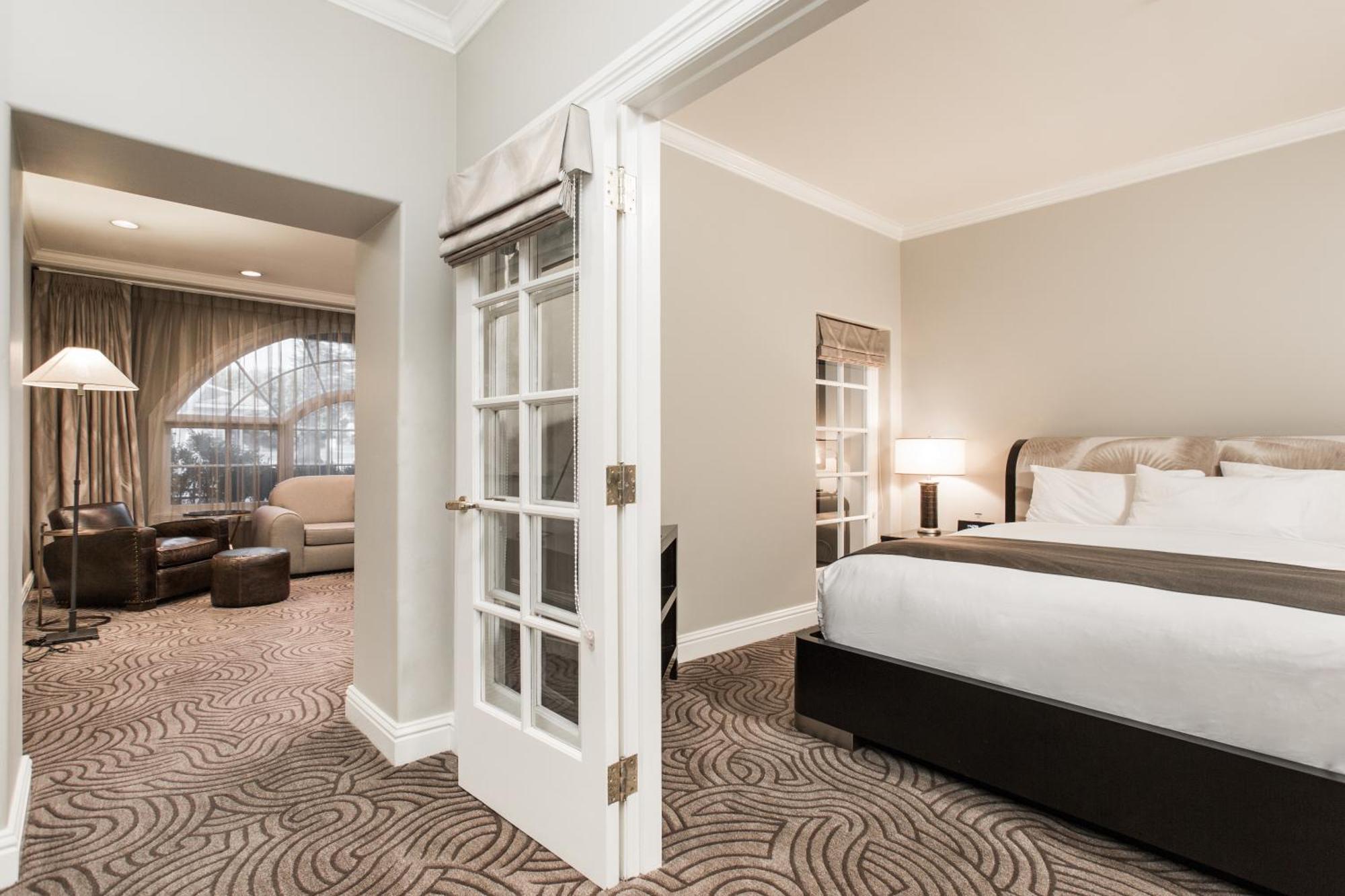 Deluxe King Suite