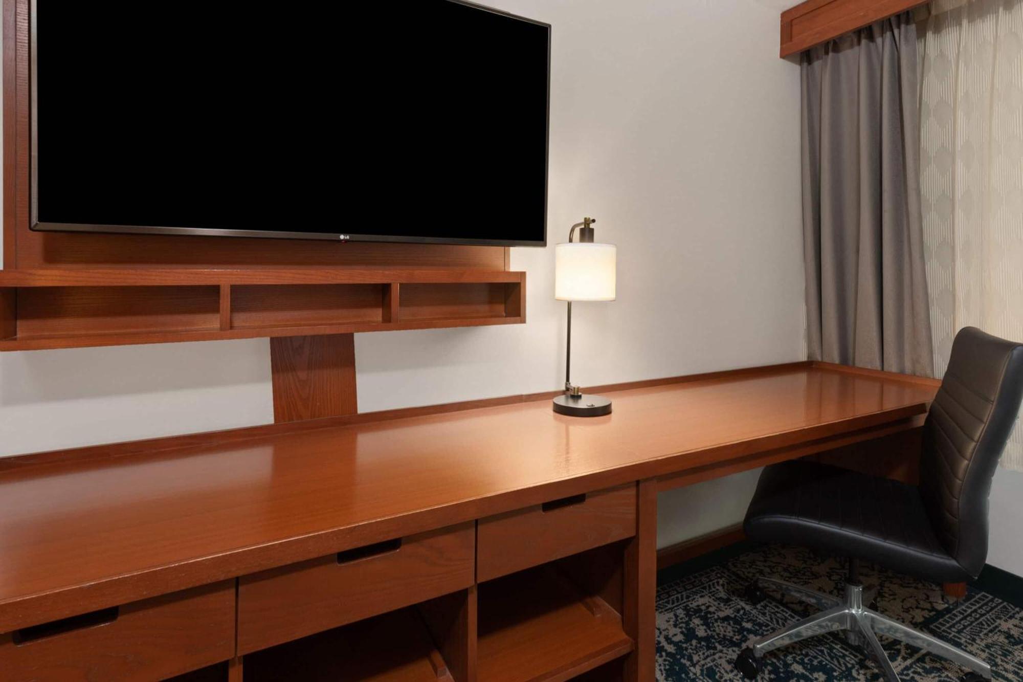 Deluxe Queen Room Two Queen Beds Non-Smoking