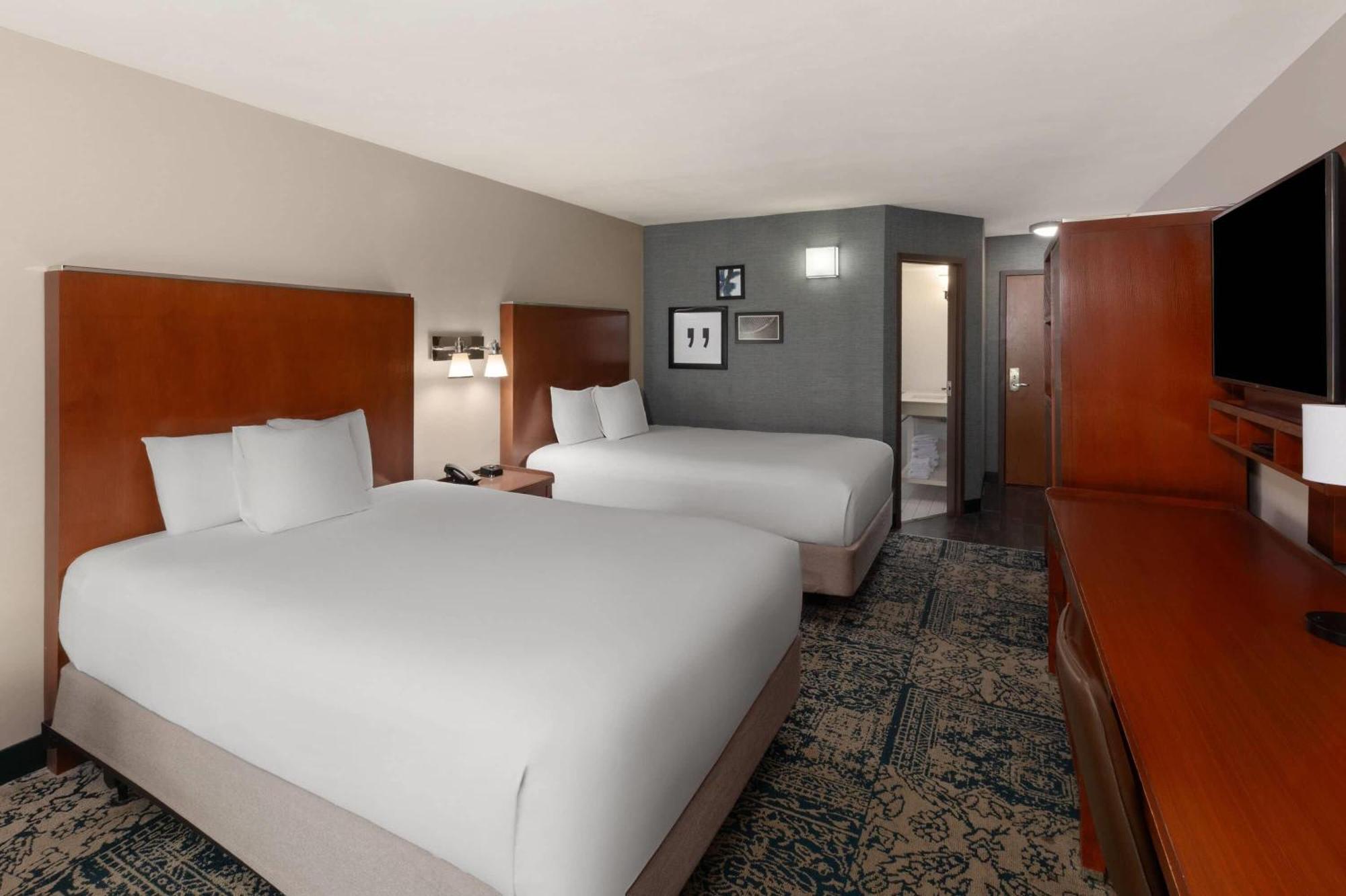 Deluxe Queen Room Two Queen Beds Non-Smoking