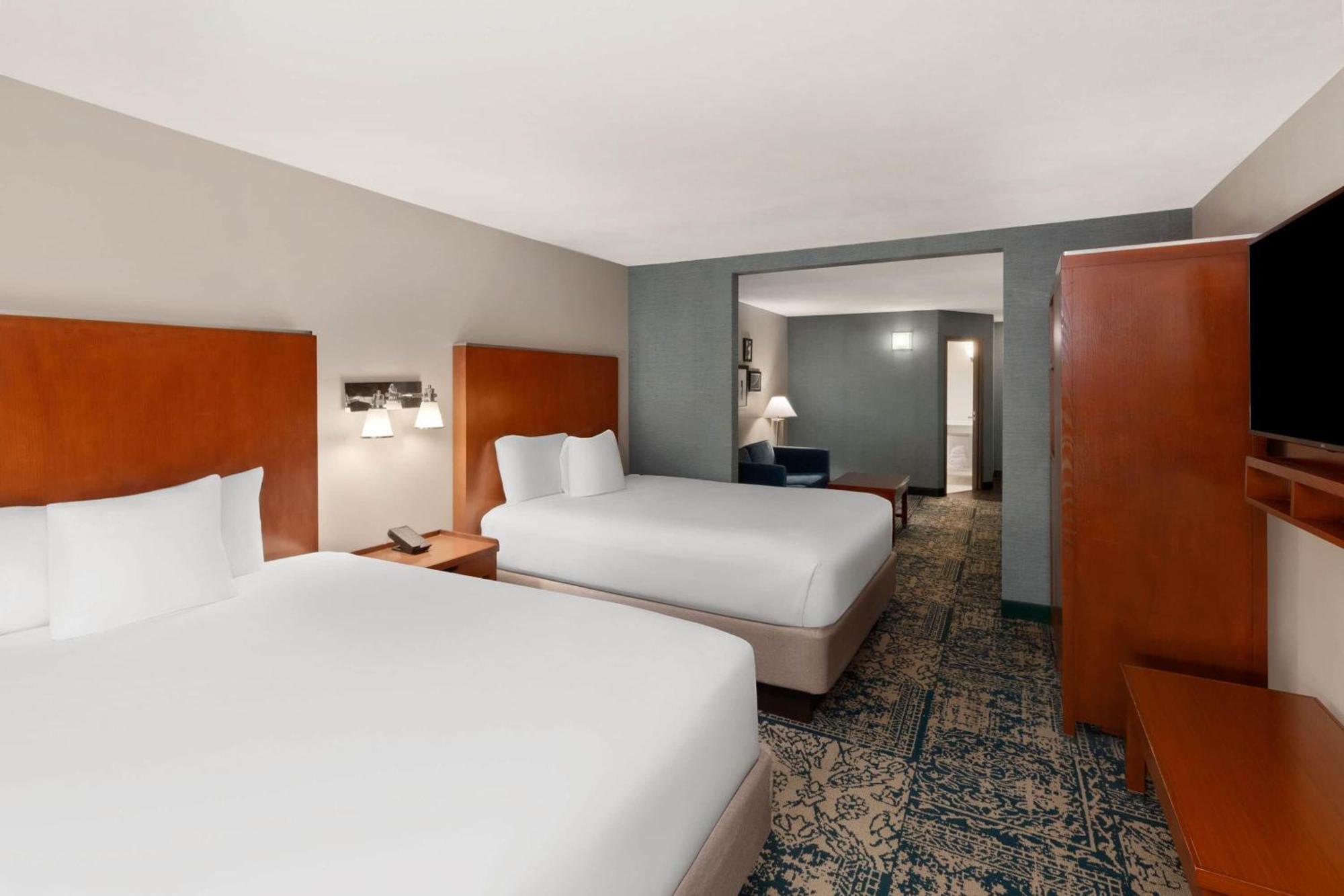 One-Bedroom Queen Suite Non-Smoking