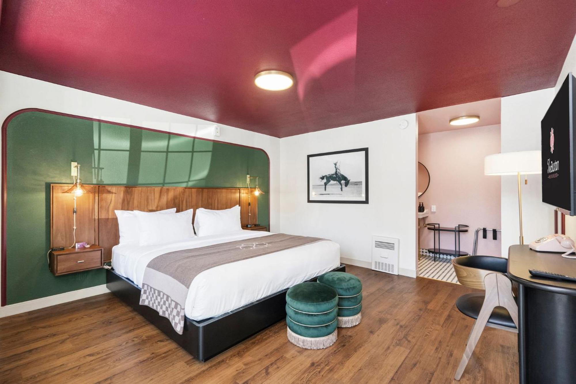 King Room Exterior Access or Non-Smoking