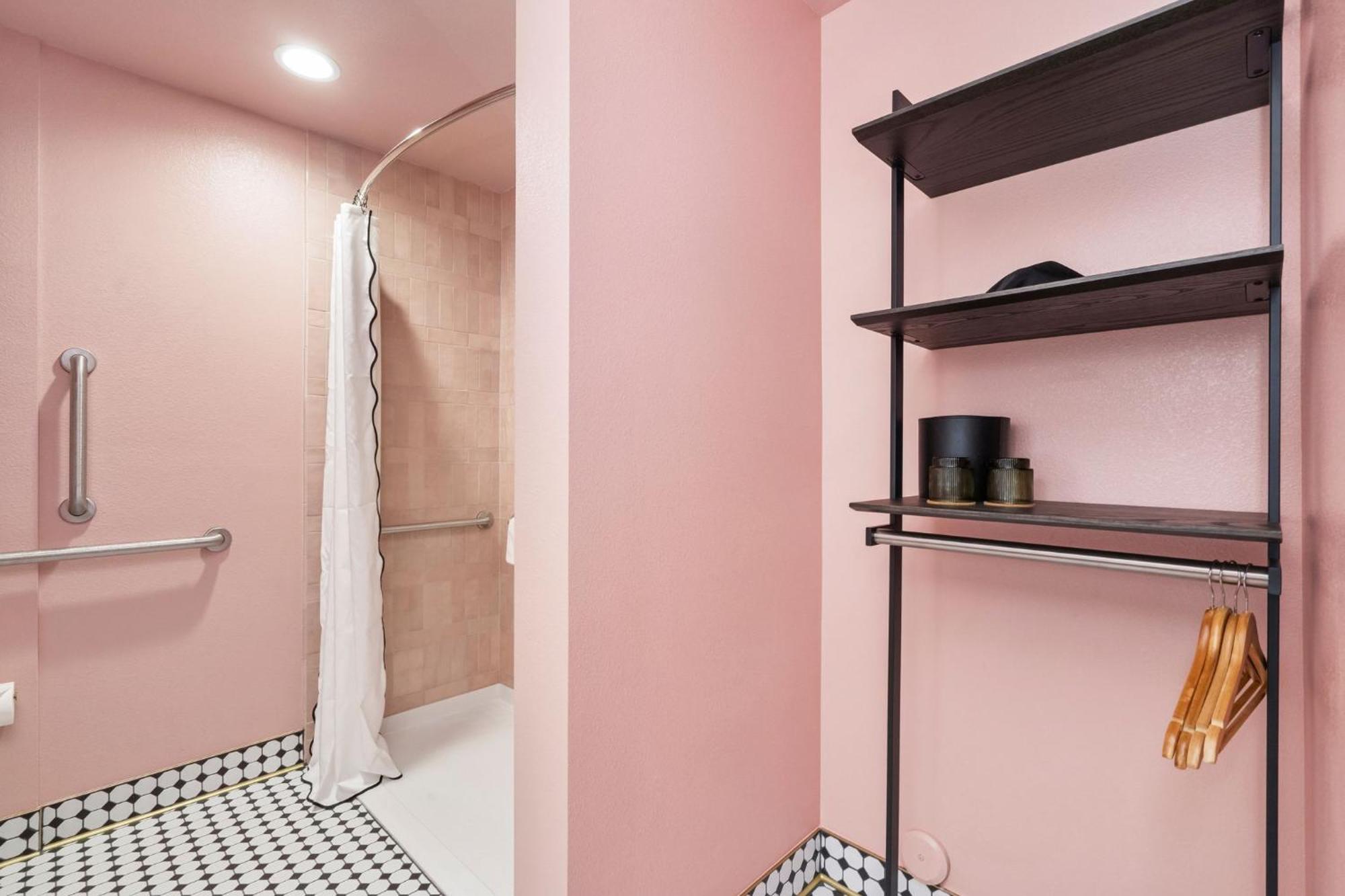 King Room Roll Shower Interior Access Disability Access or Non-Smoking