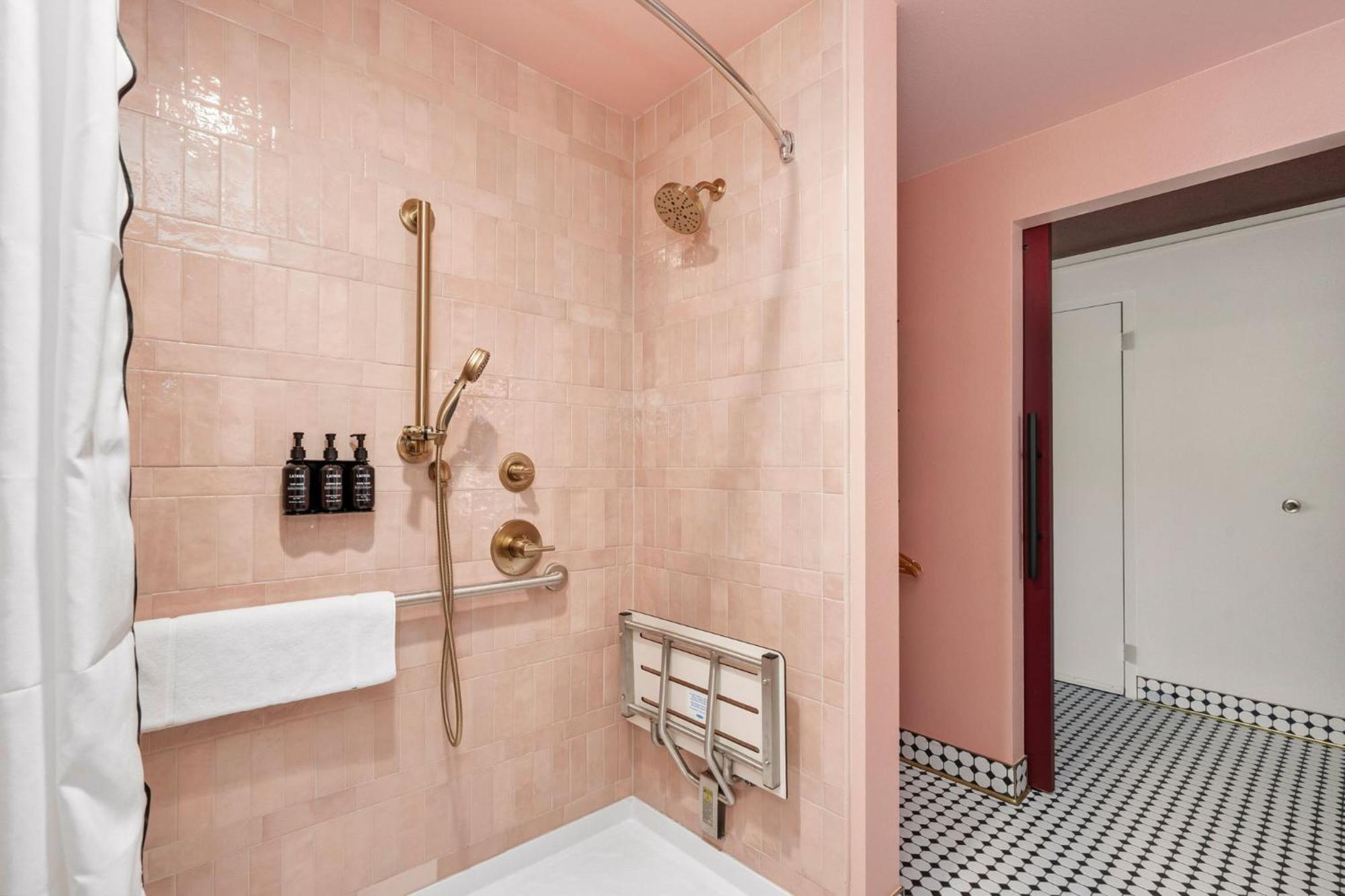 King Room Roll Shower Interior Access Disability Access or Non-Smoking
