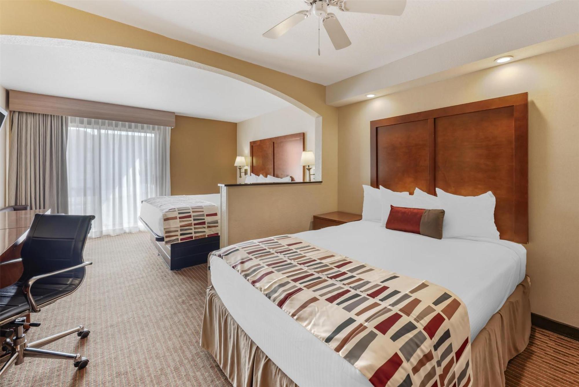 King Room One King Bed One Queen Bed Non-Smoking