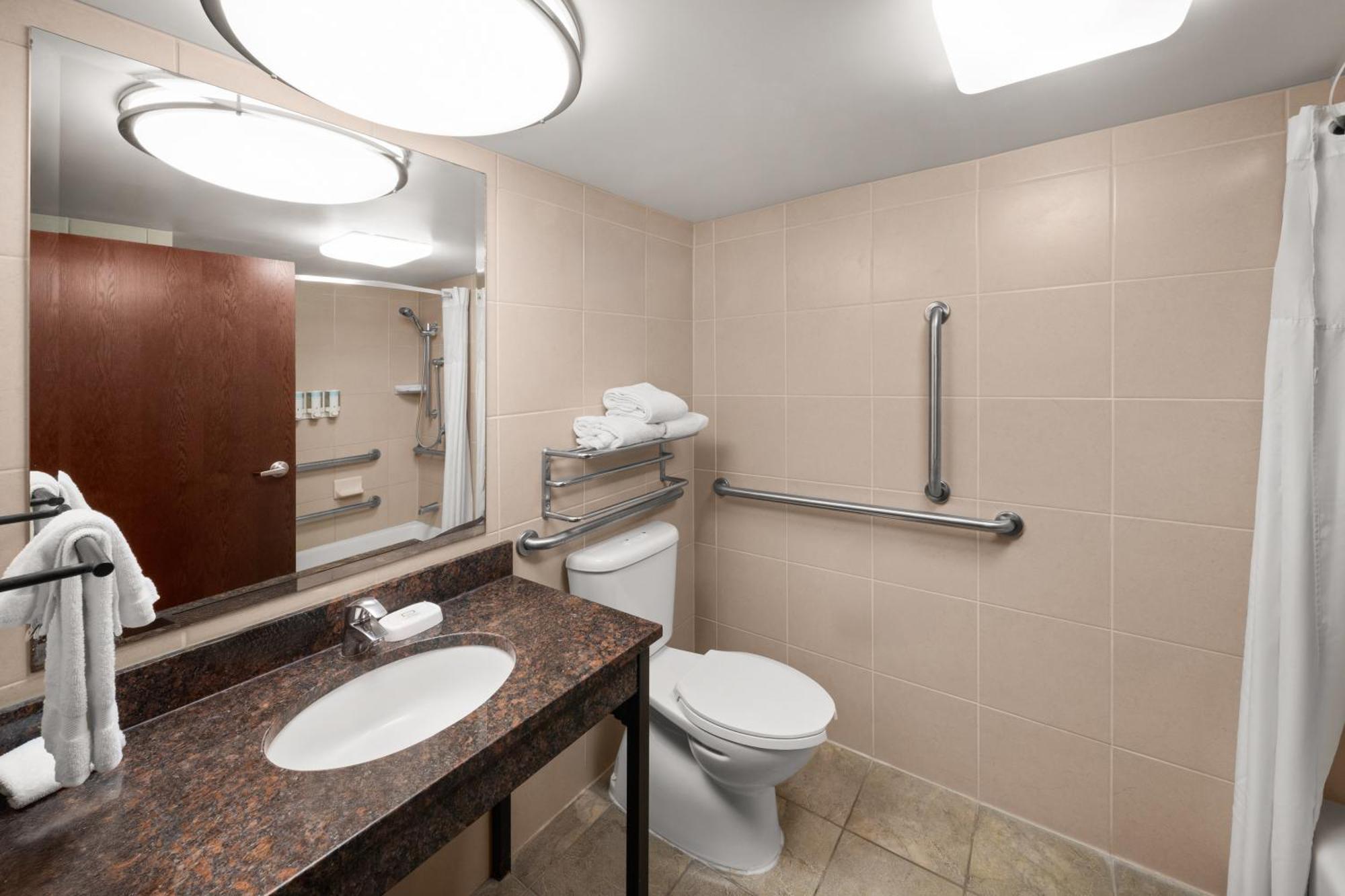 Deluxe King Room Mobility or Hearing Accessible Non-Smoking