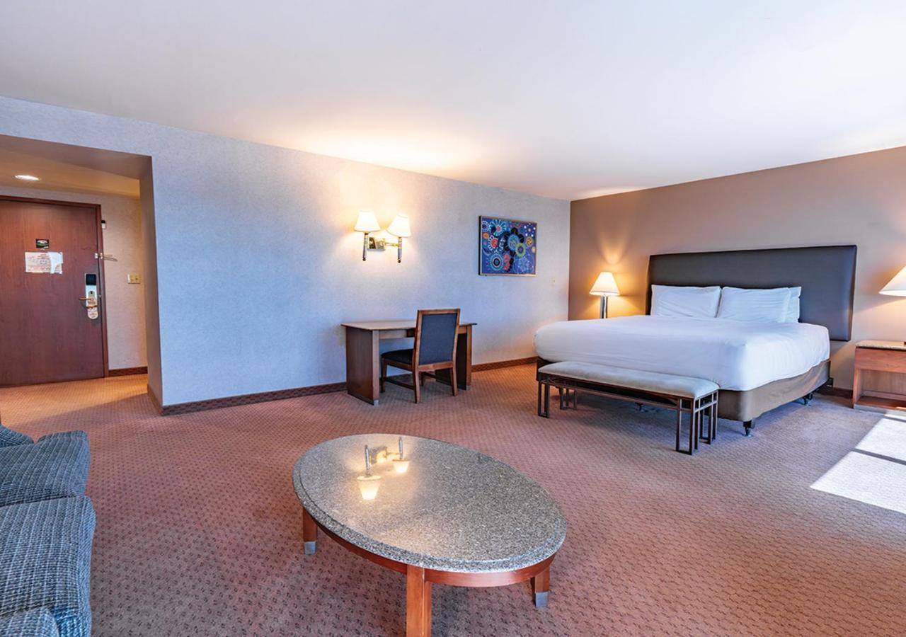 1 King Suite Strip View