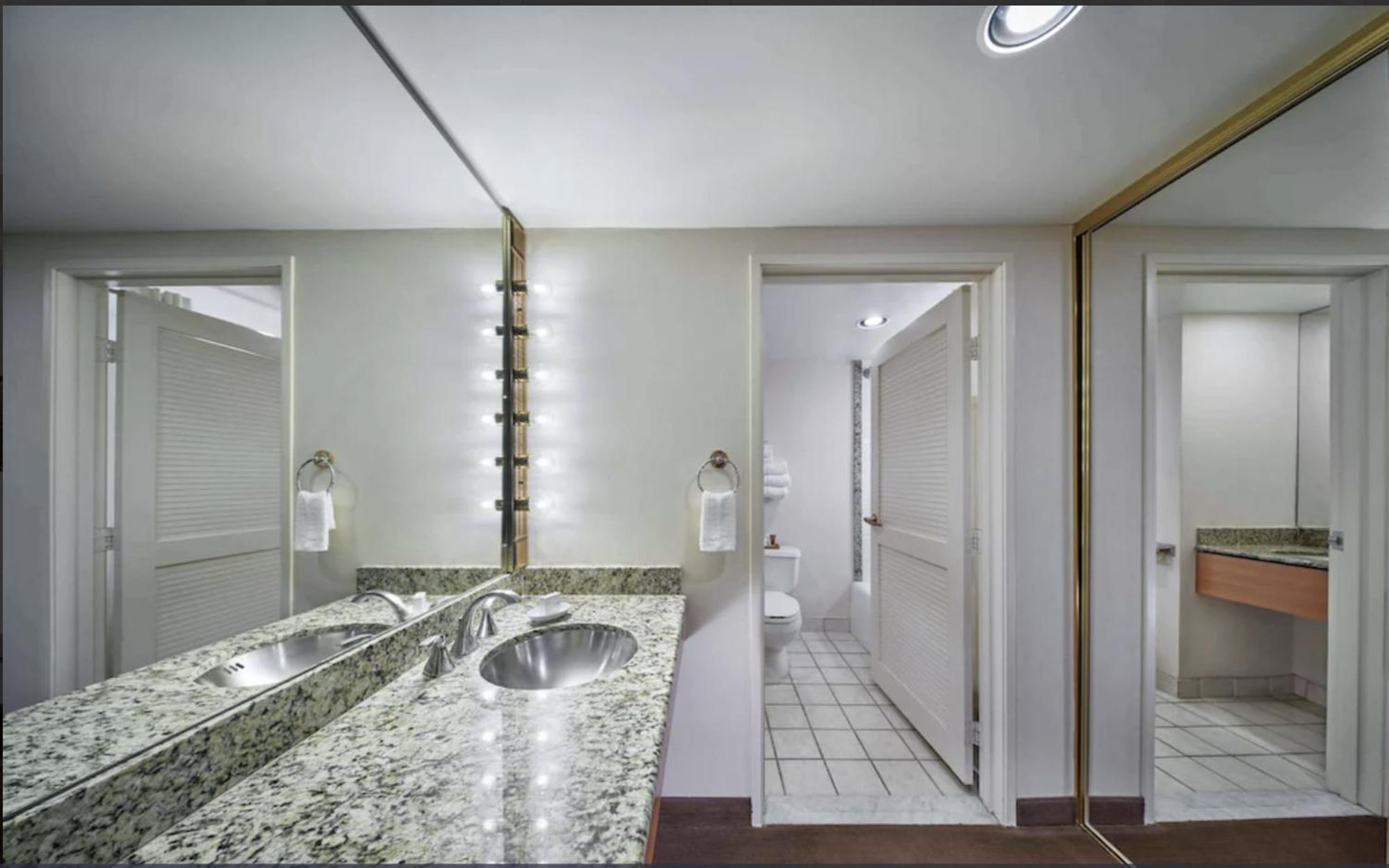2 Queen Suite w or Strip View 2 Queen Suite w or Strip View