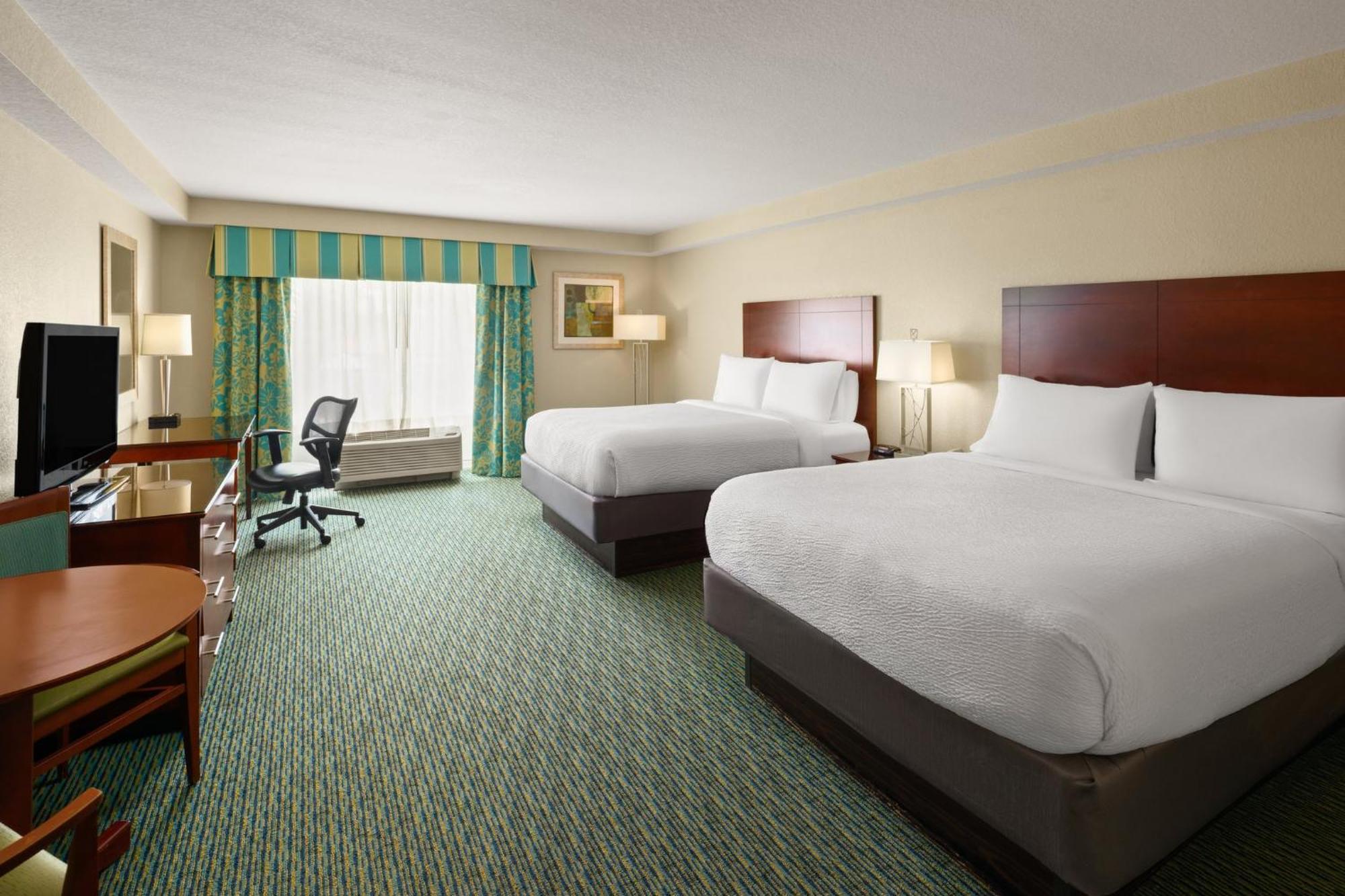 Queen Room Two Queen Beds Pool Side