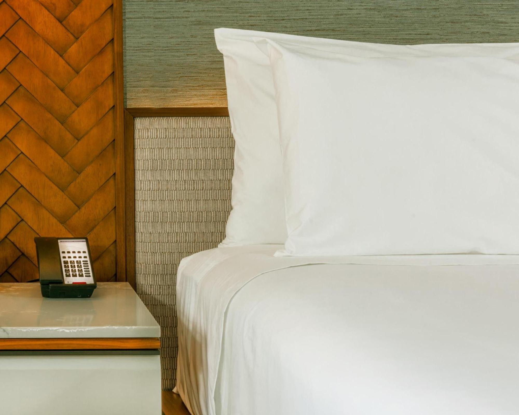Queen Room Two Queen Beds Mountain View