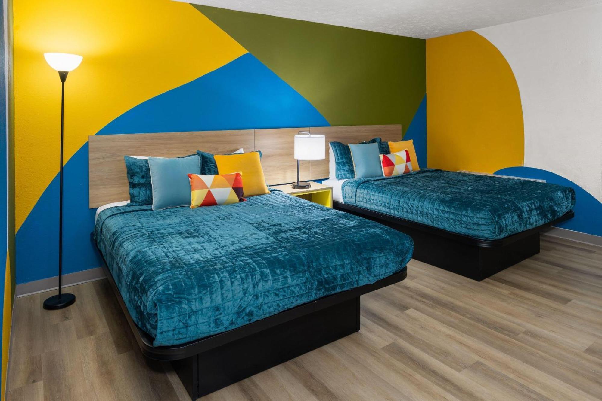Suite Two Queen Beds Non-Smoking