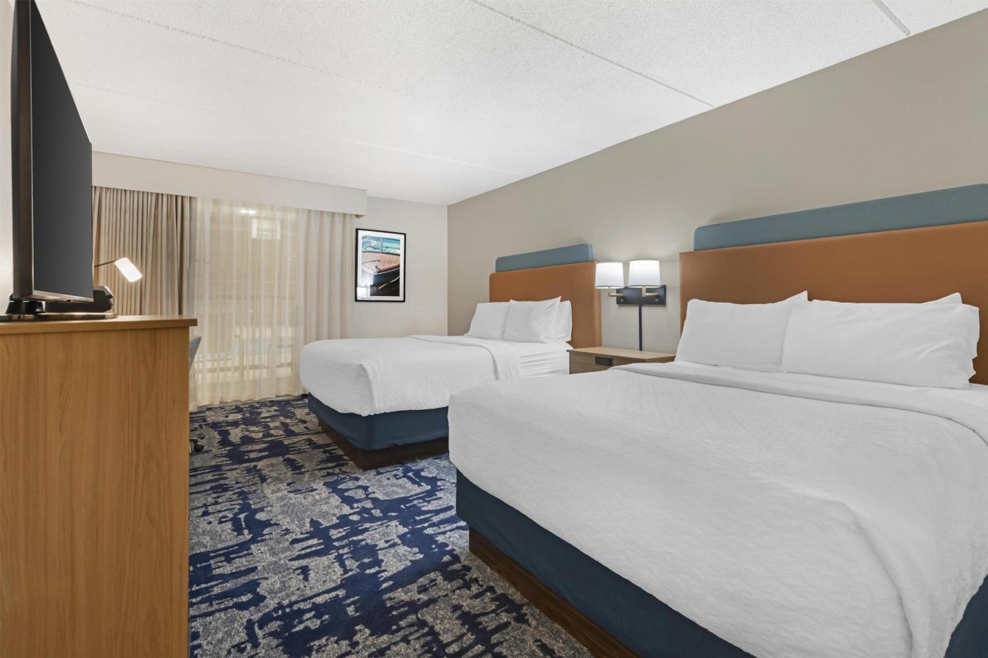 Queen Room Two Queen Beds Poolside