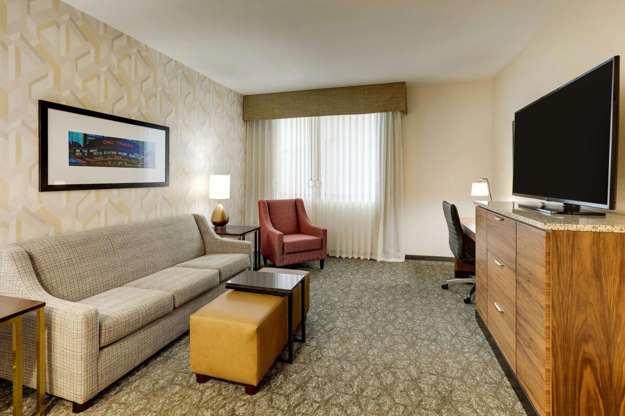 Queen Suite Sofa Bed Accessible Tub