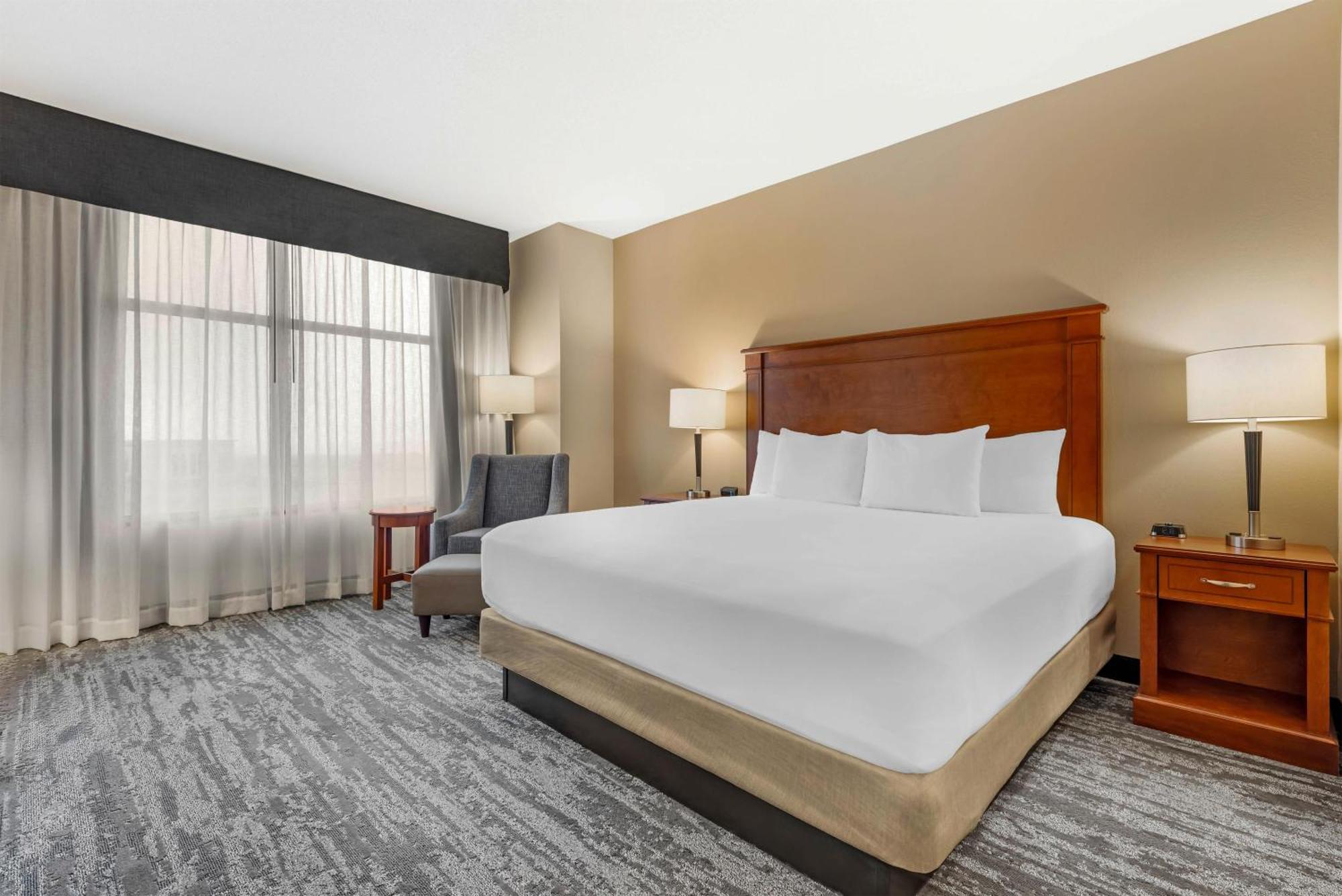 Deluxe King Room High Floor
