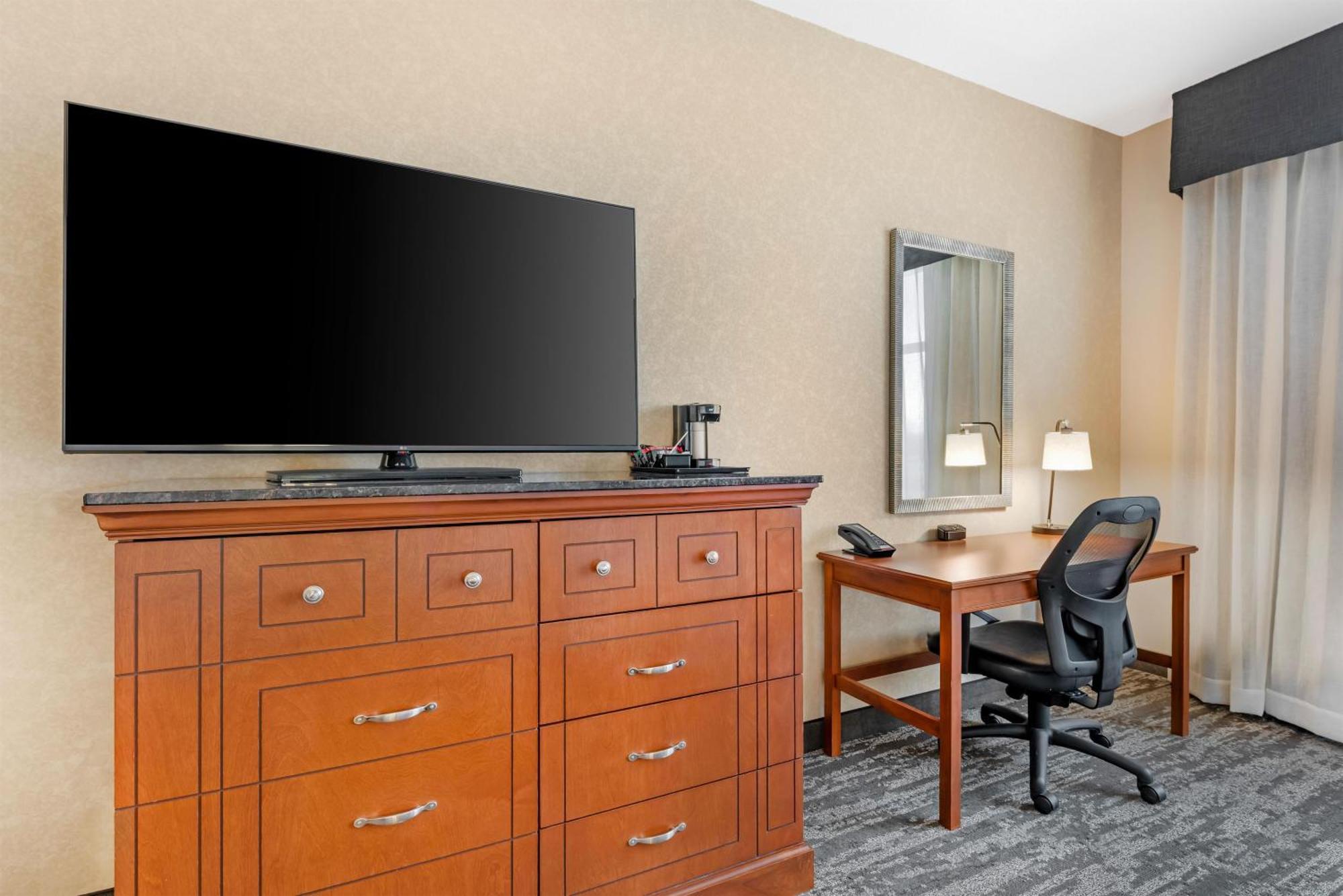 Deluxe King Room High Floor