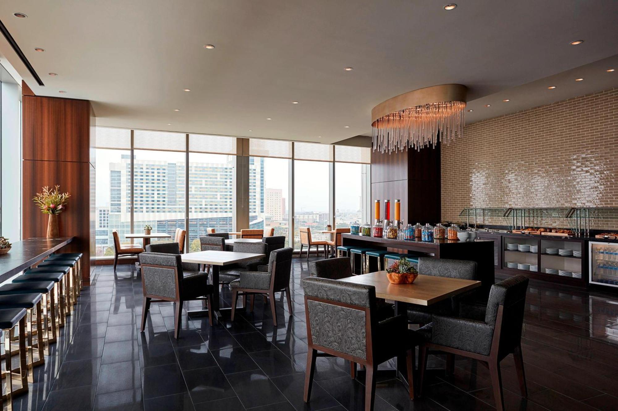 King Room M Club Access