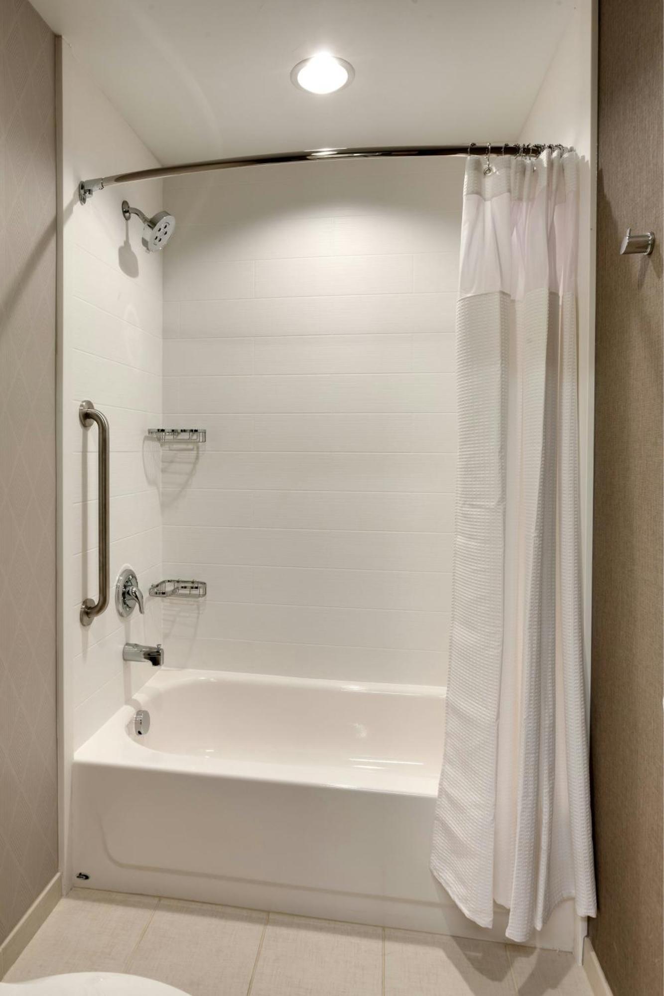 Queen Suite Two Queen Beds Bathtub Trundle Sofa Mobility Access