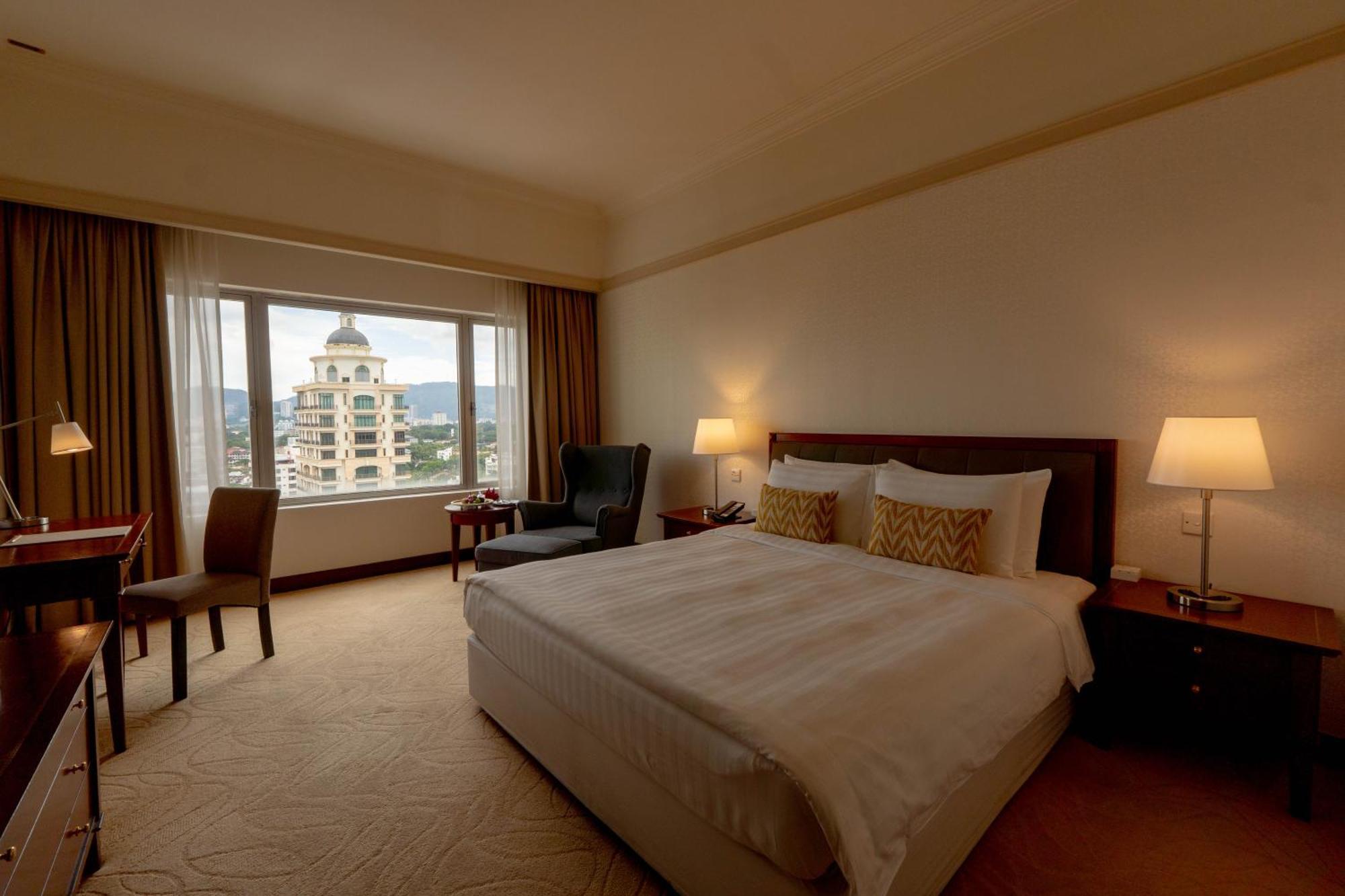 Superior King Room City View