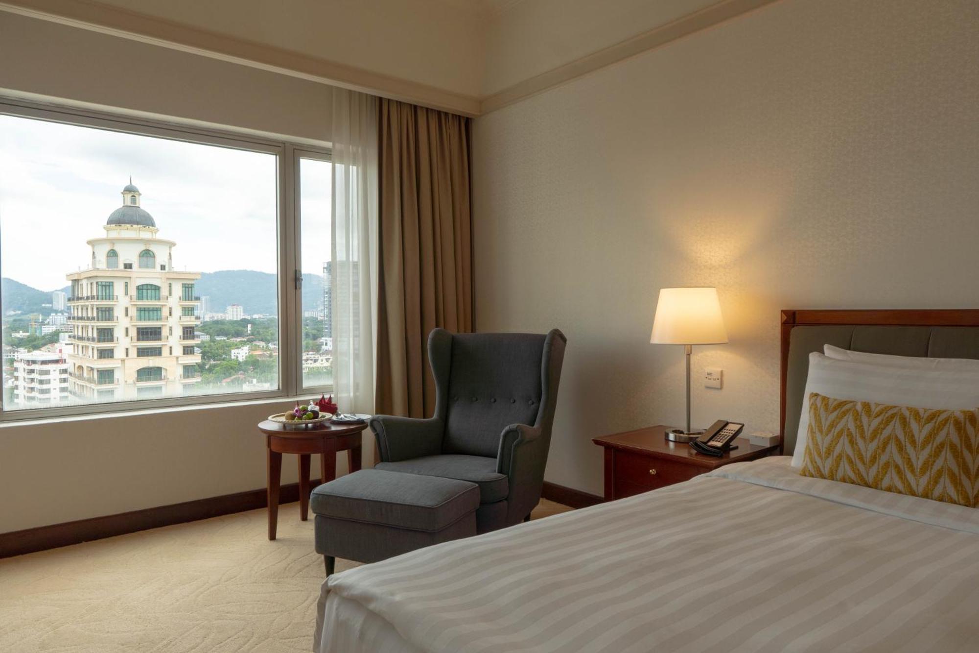 Superior King Room City View