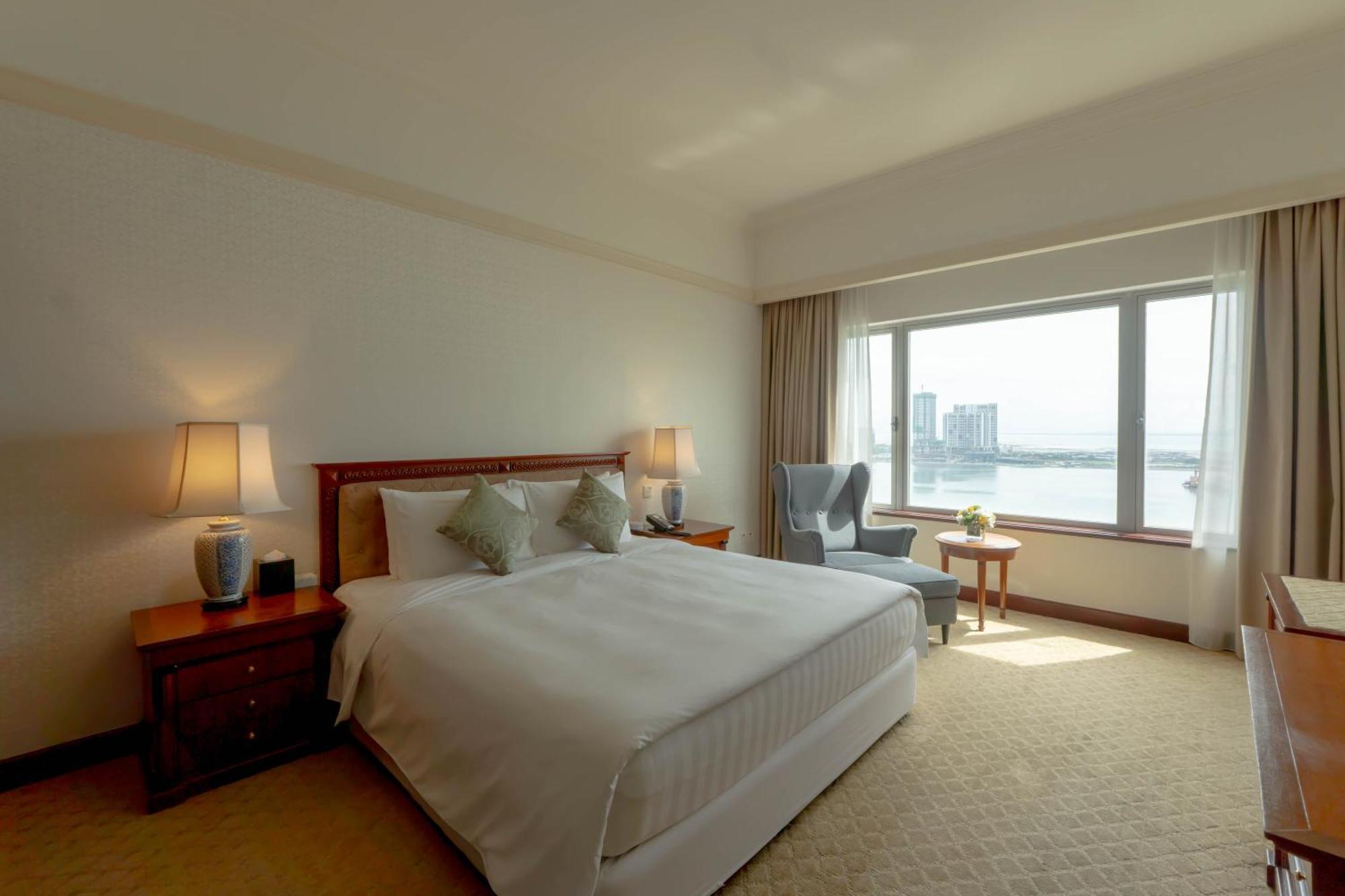 Premier King Room Sea View