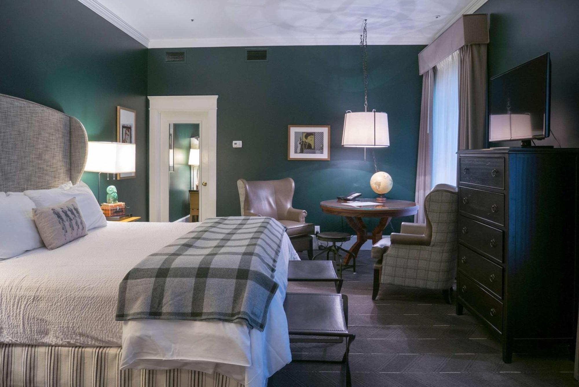 Deluxe Queen Room