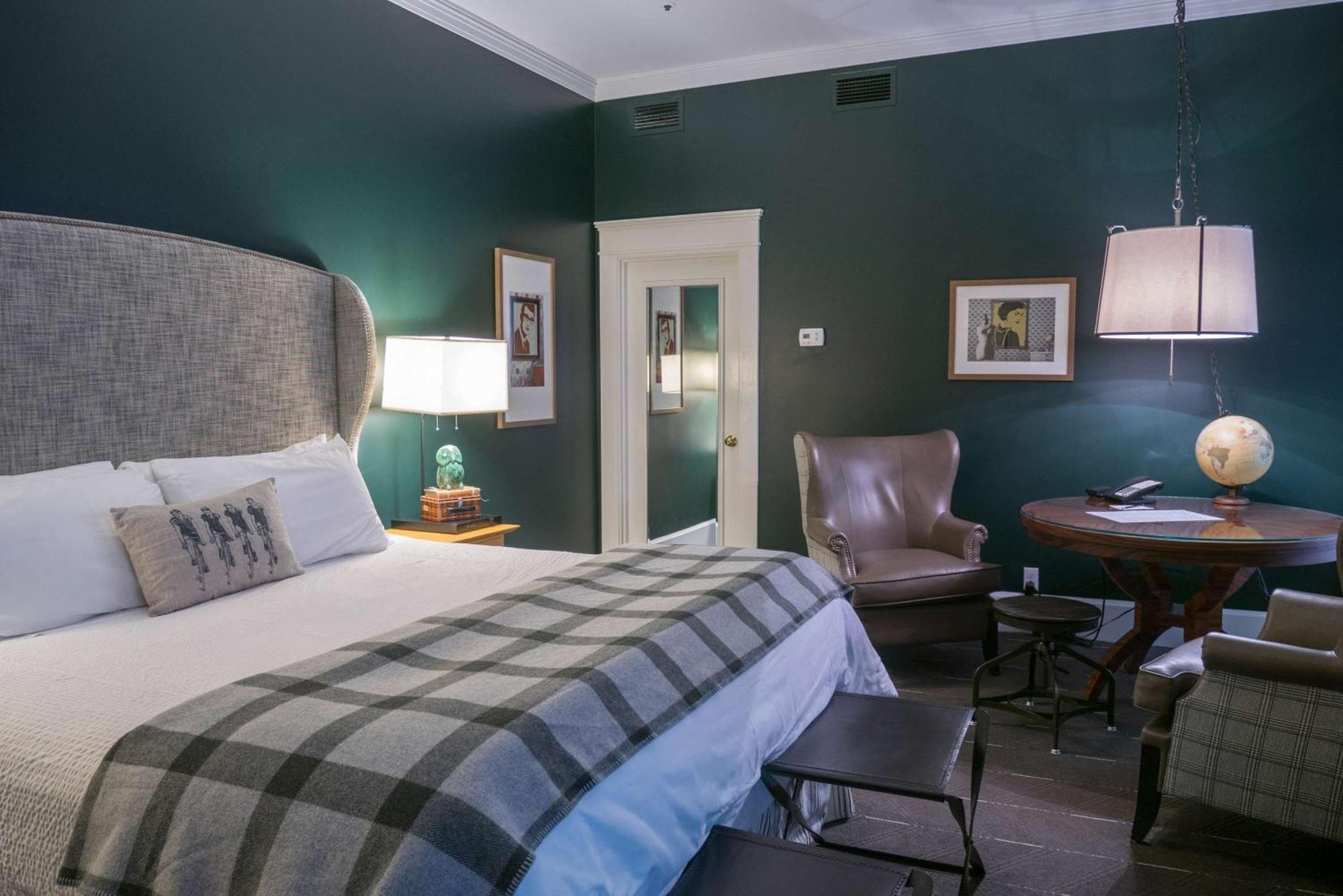 Deluxe Queen Room