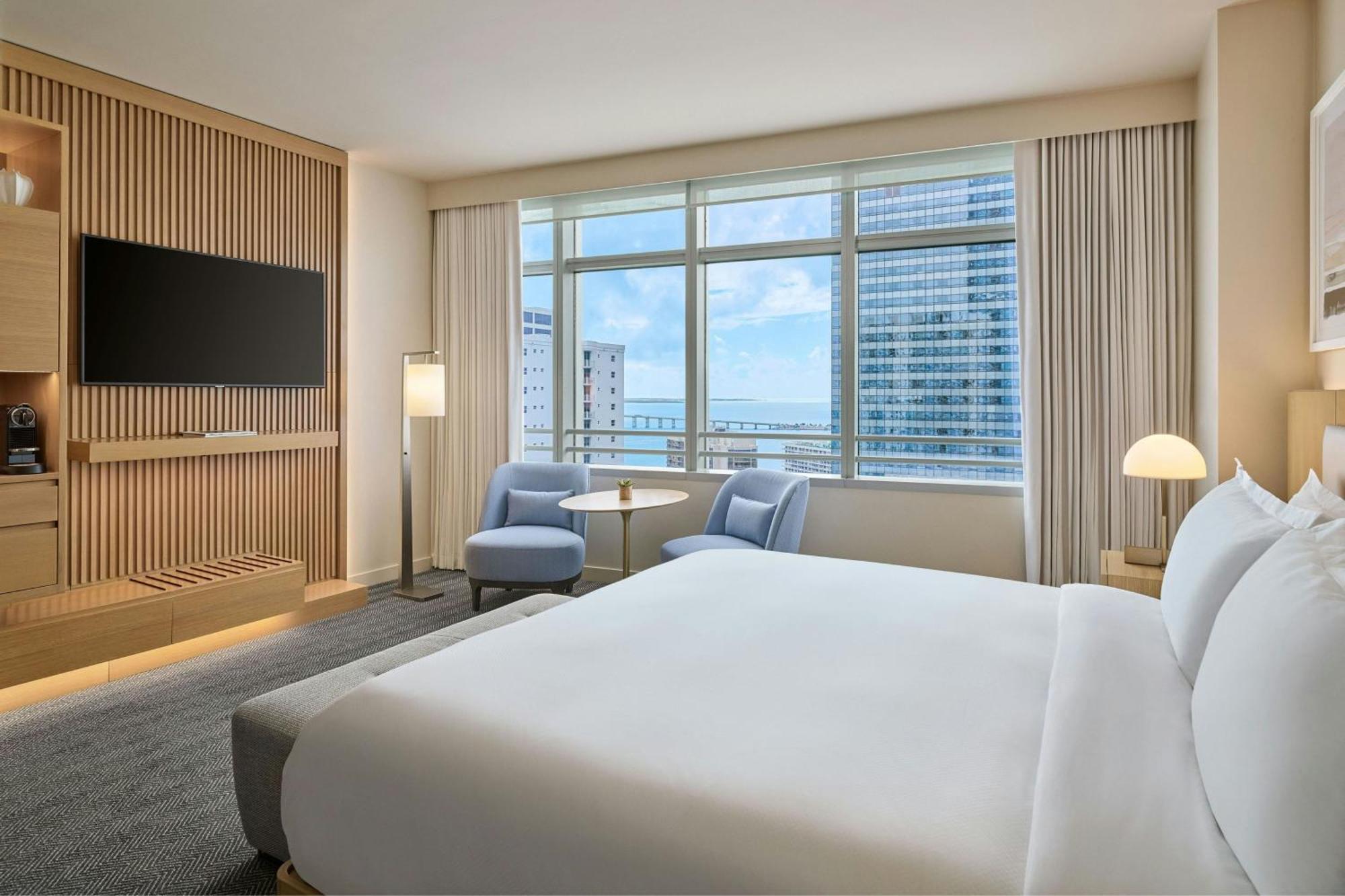 Grand Deluxe King Room Bay View