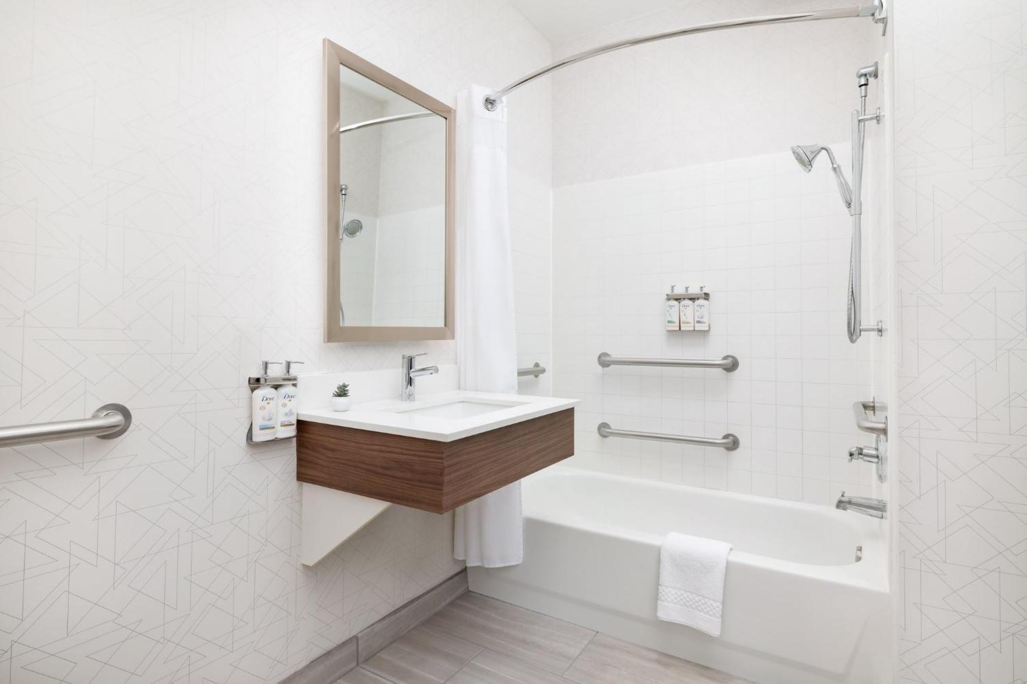 King Suite Mobility Accessible Transfer Shower