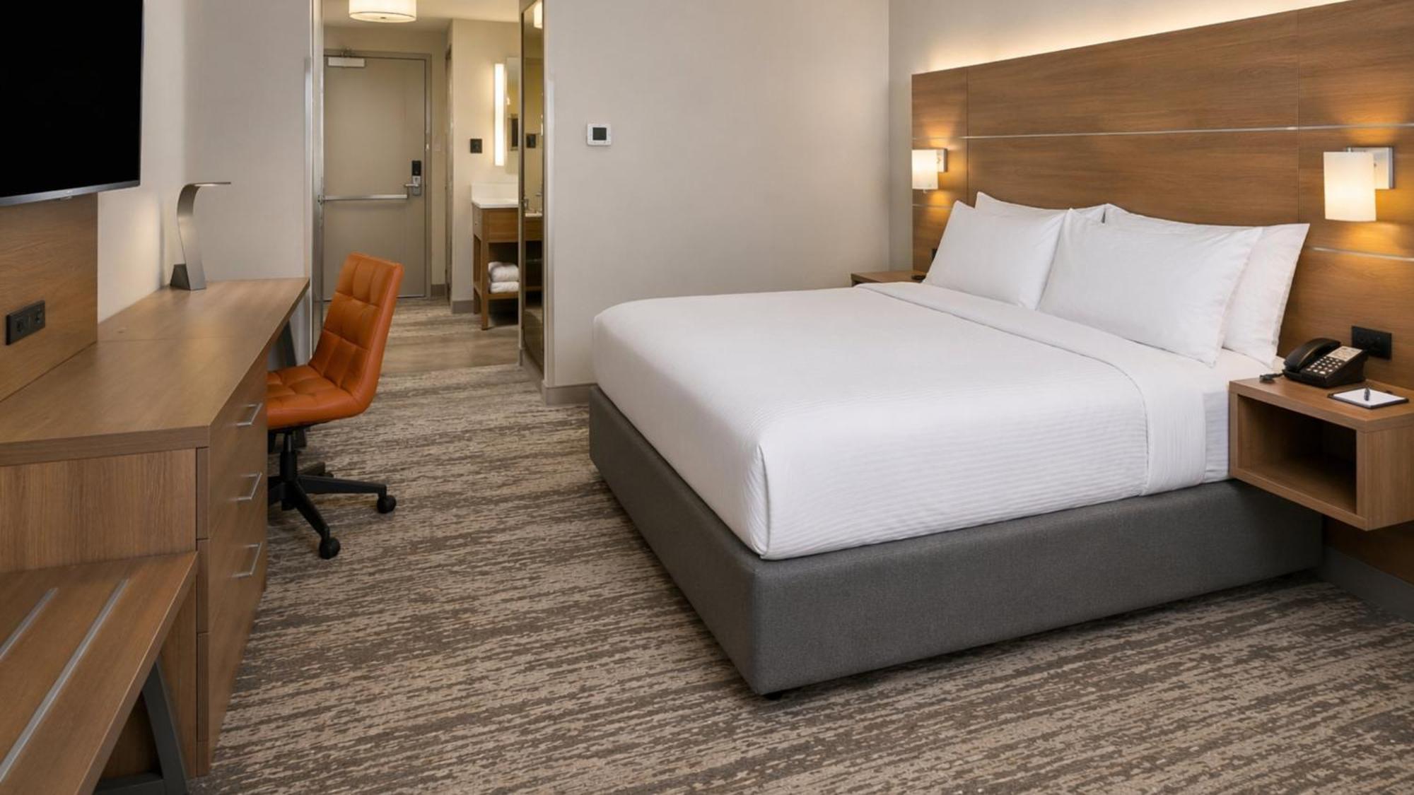 King Room Shower Communications or Mobility Accessible