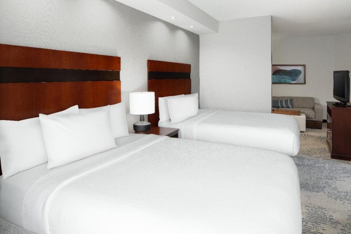 Queen Studio Two Queen Beds