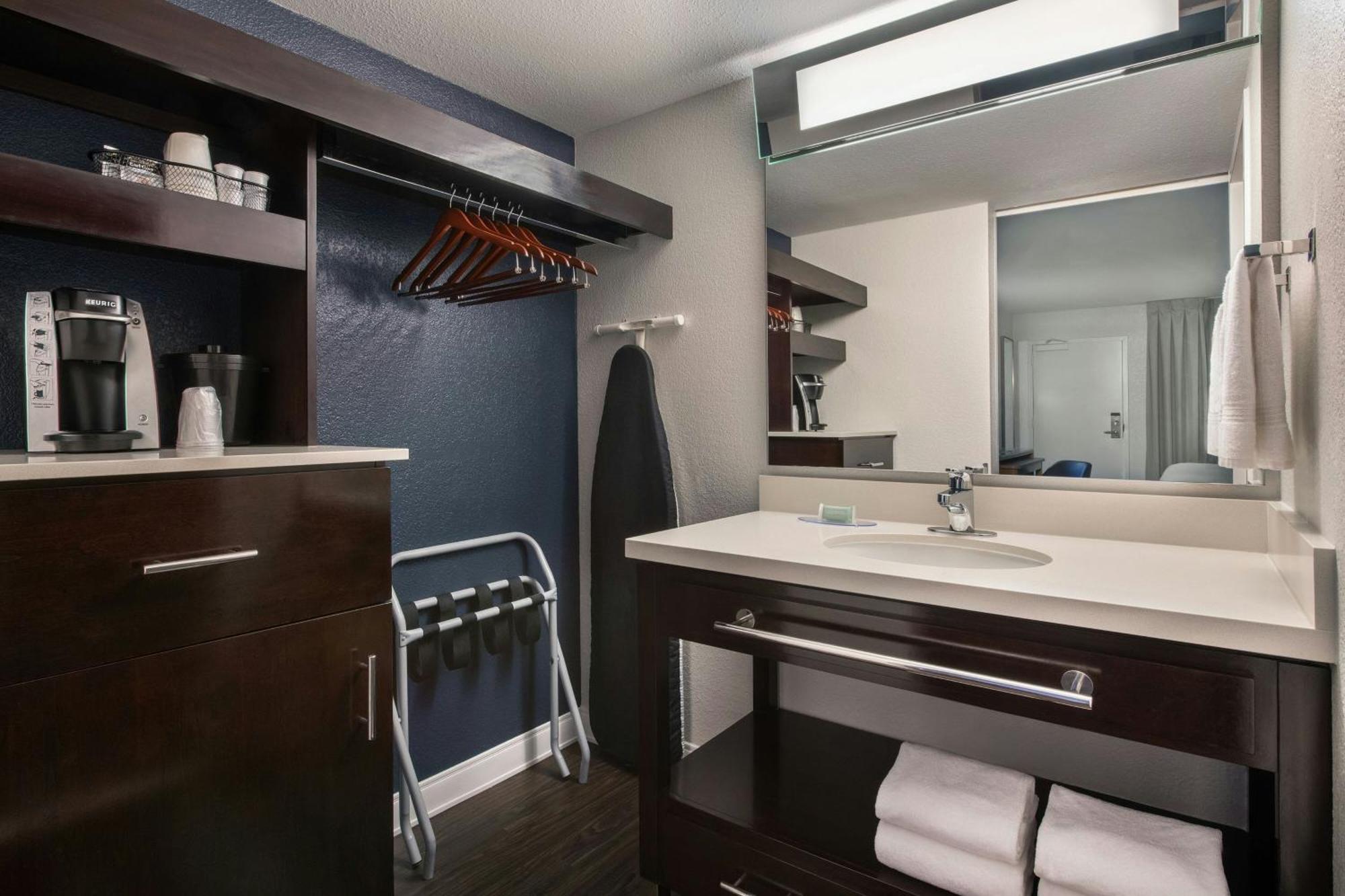 Theme Room Two Queen Beds