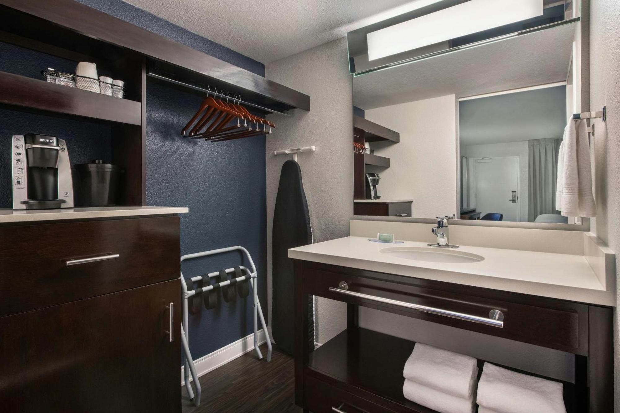 Junior Suite Two Queen Beds Sofa Bed