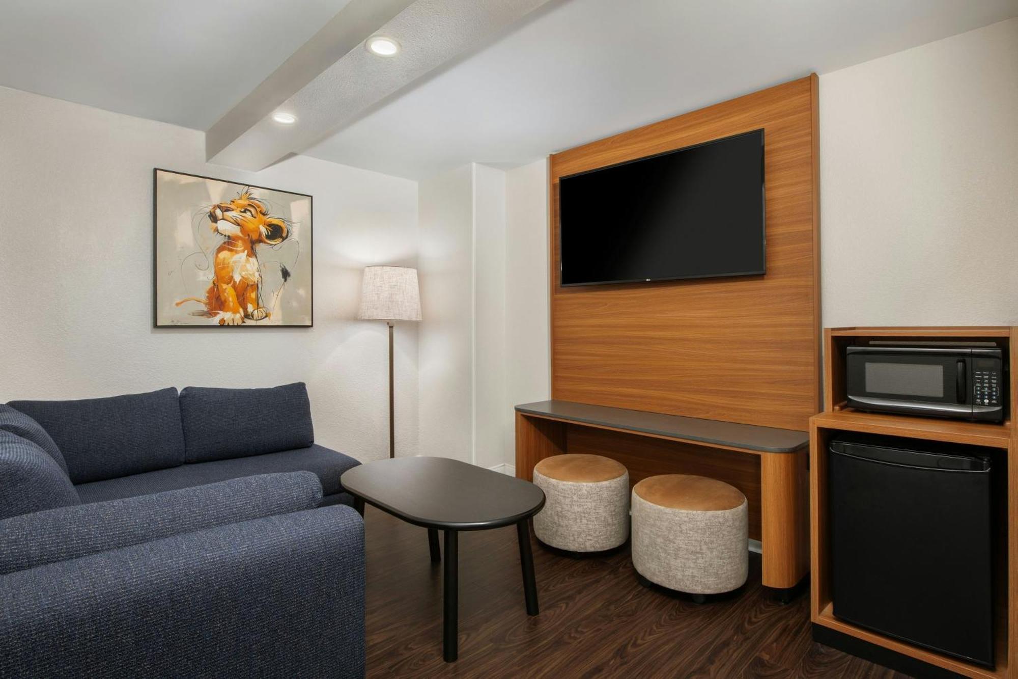 Junior Suite Two Queen Beds Sofa Bed