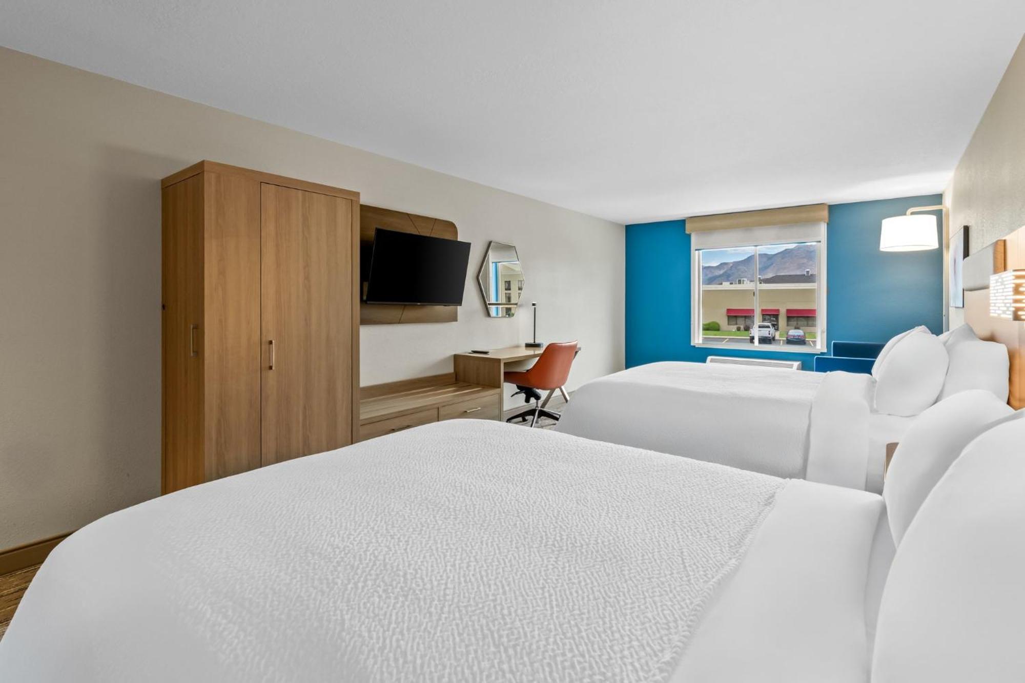 Queen Suite Two Queen Beds