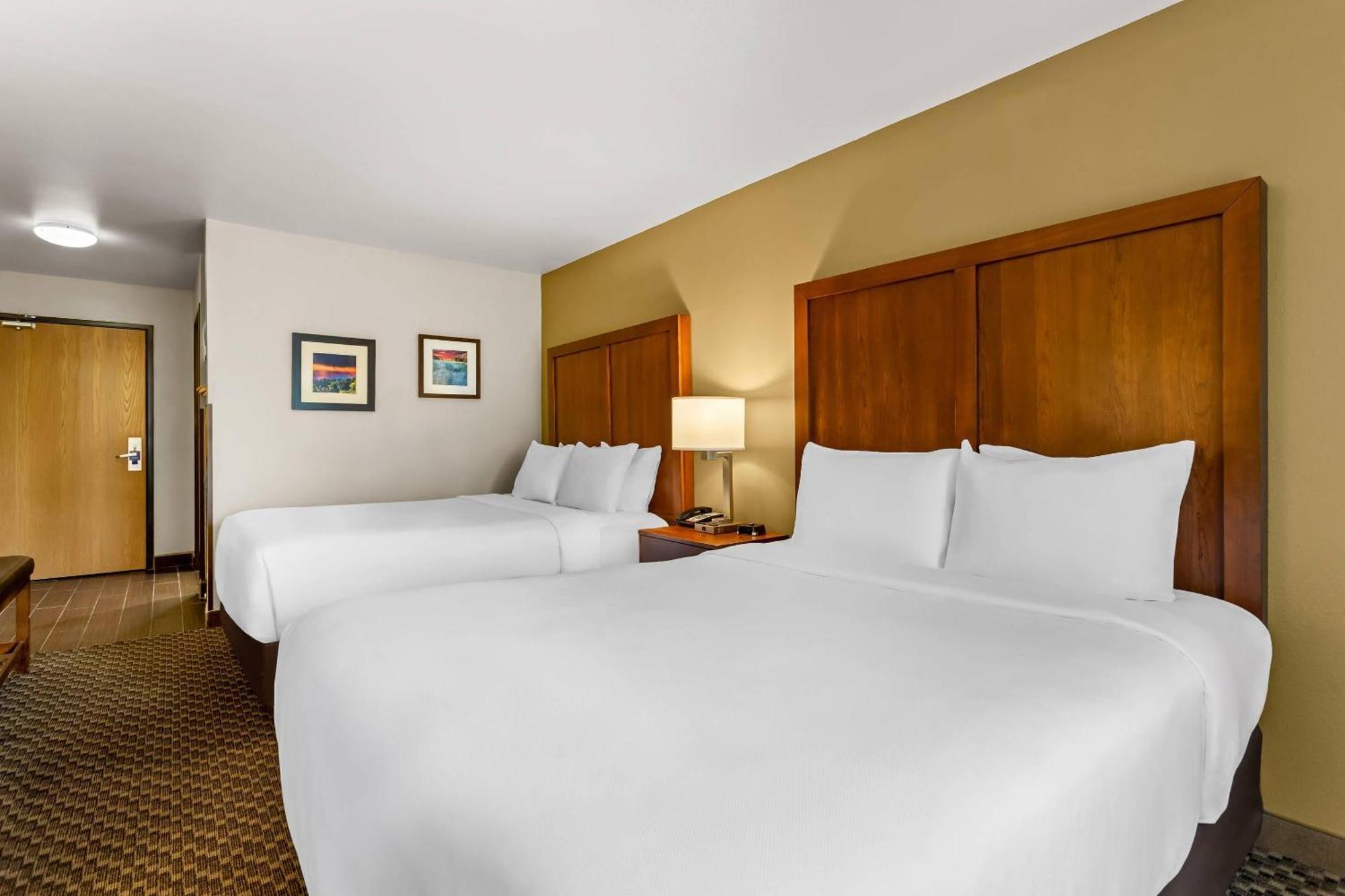 Queen Room Two Queen Beds Non-Smoking